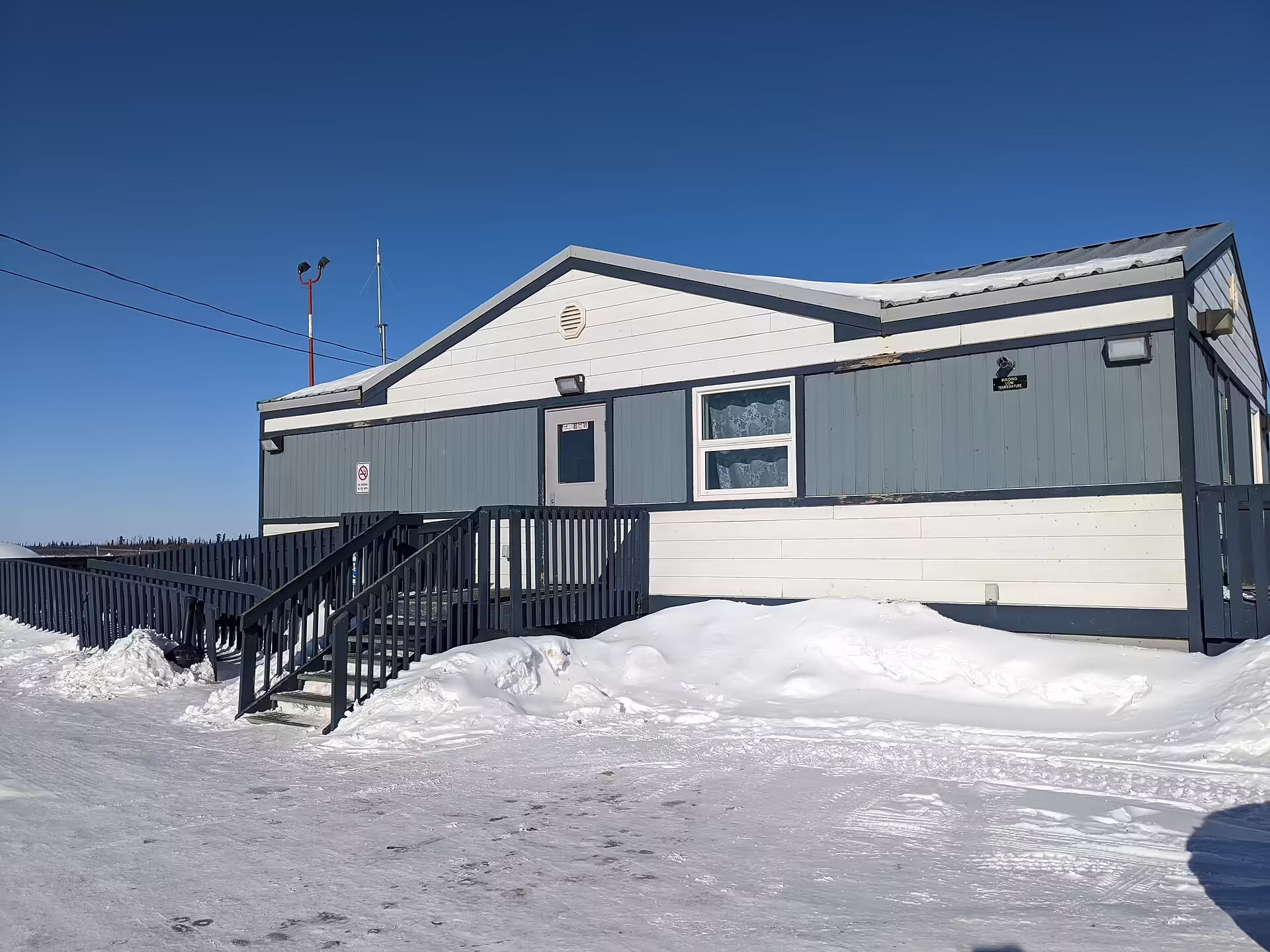 Aklavik/Freddie Carmichael Airport (LAK)
