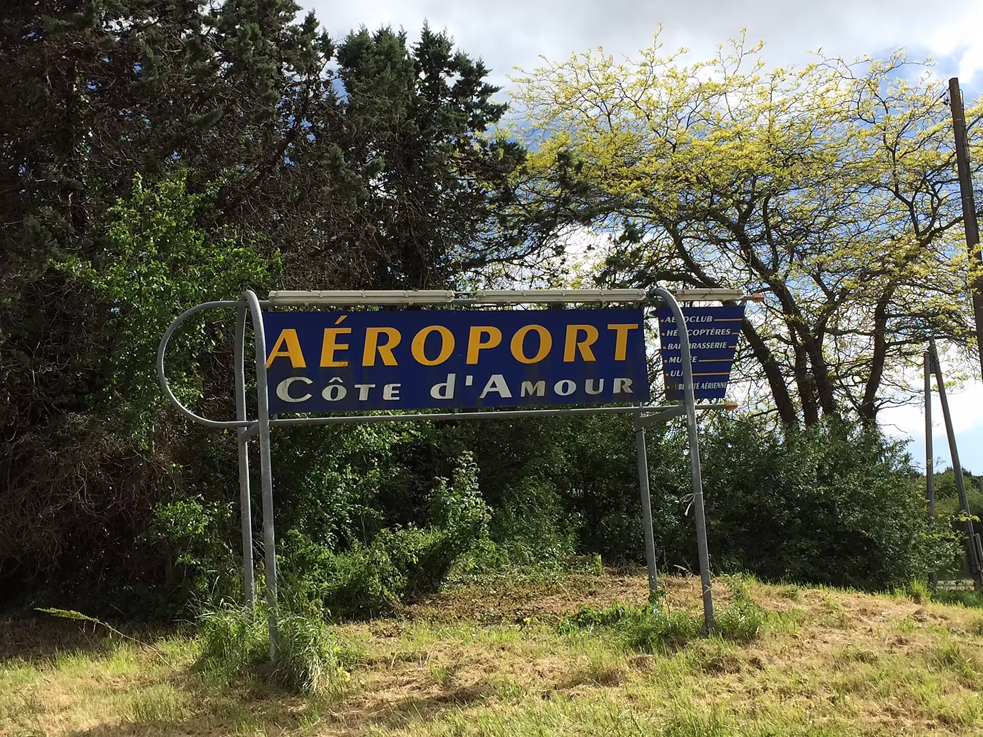 La Baule-Escoublac Airport (LBY)
