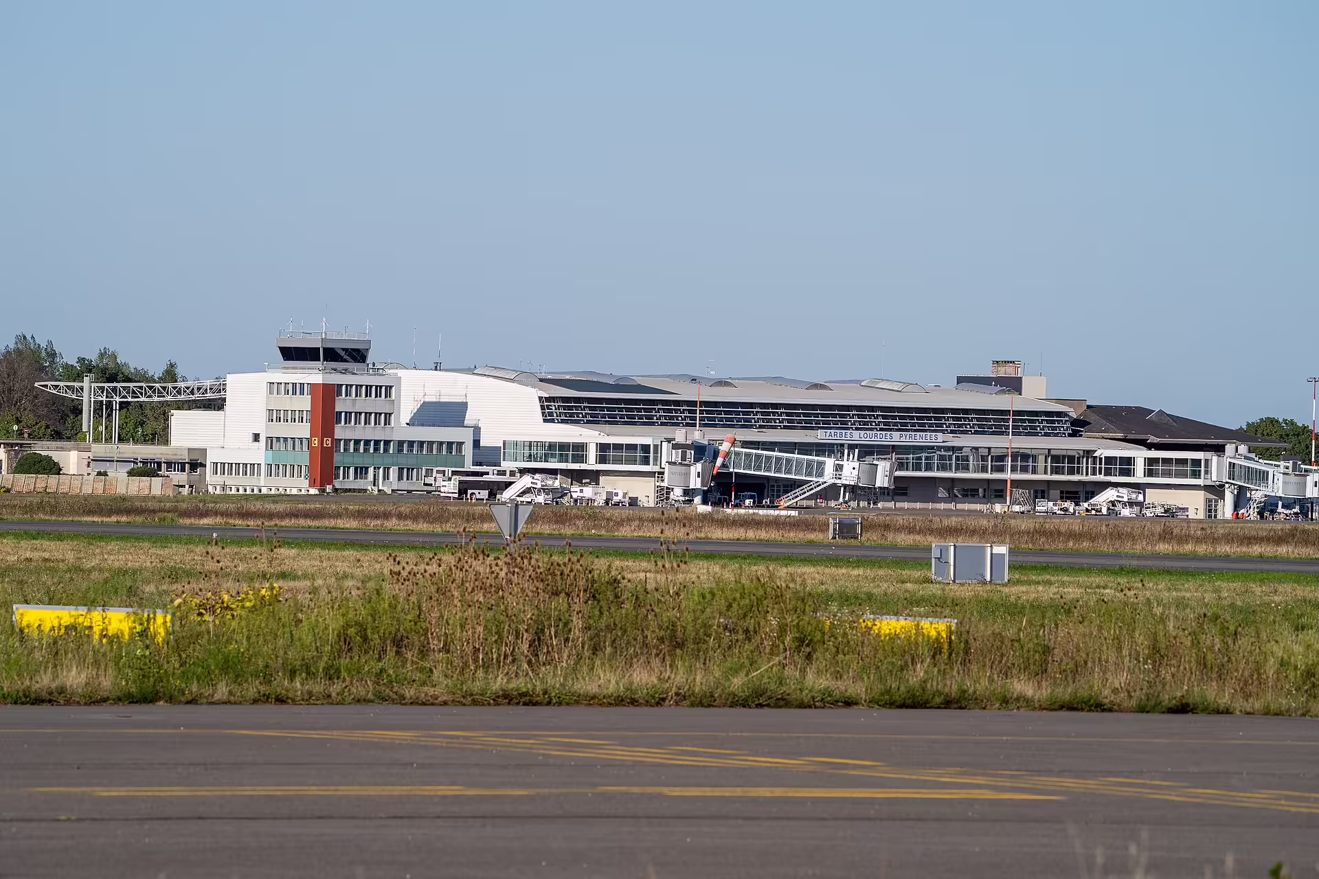 Tarbes-Lourdes-Pyrénées Airport (LDE)