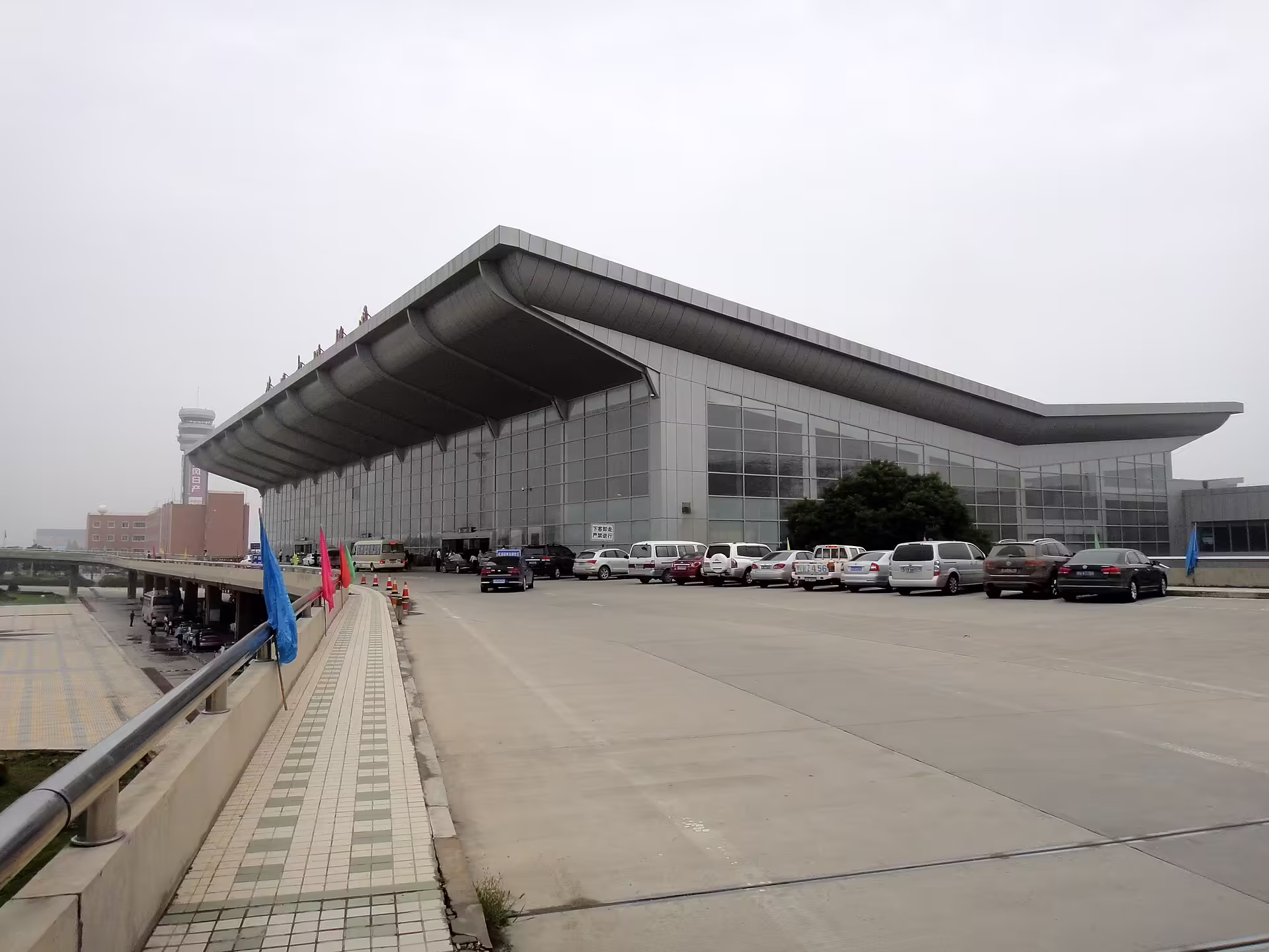 Lanzhou Zhongchuan International Airport (LHW)