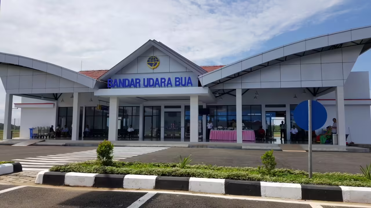 Bua - Palopo Lagaligo Airport (LLO)