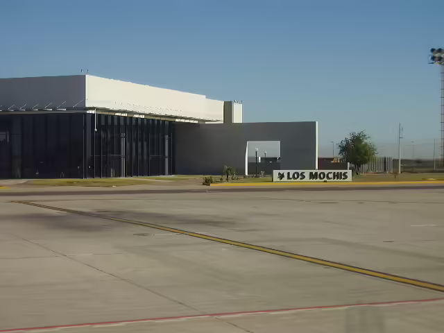 Valle del Fuerte International Airport (LMM)