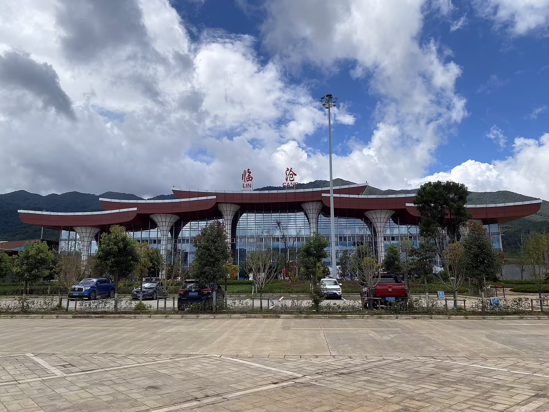 Lincang Boshang Airport (LNJ)