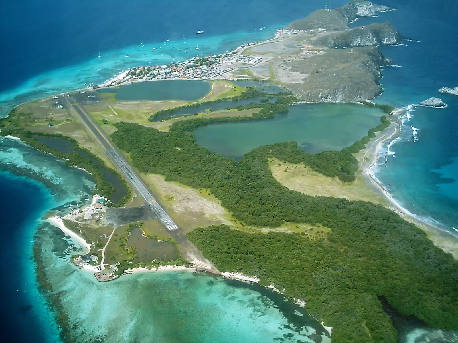 Los Roques Airport (LRV)