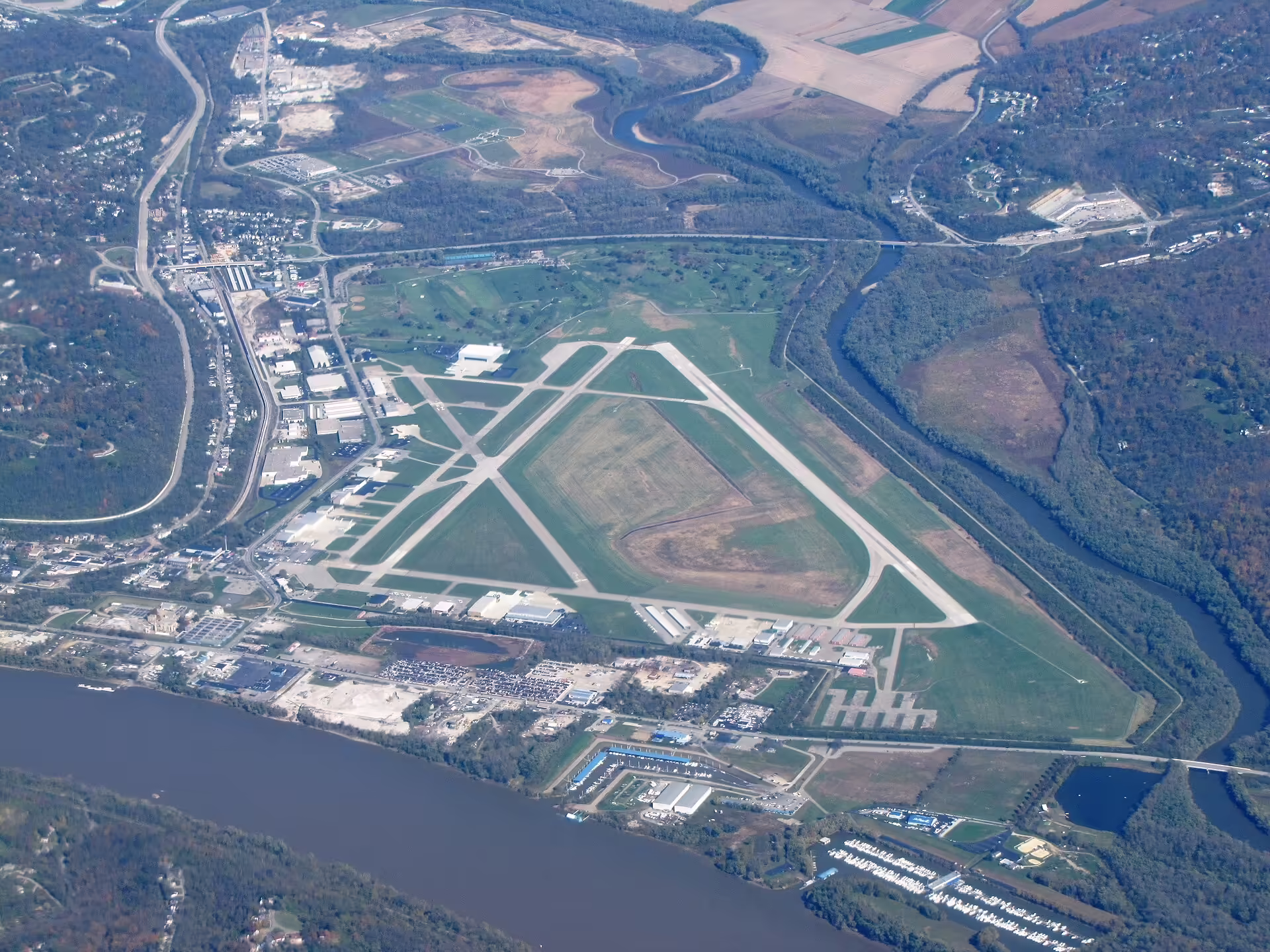 Cincinnati Municipal Airport Lunken Field (LUK)