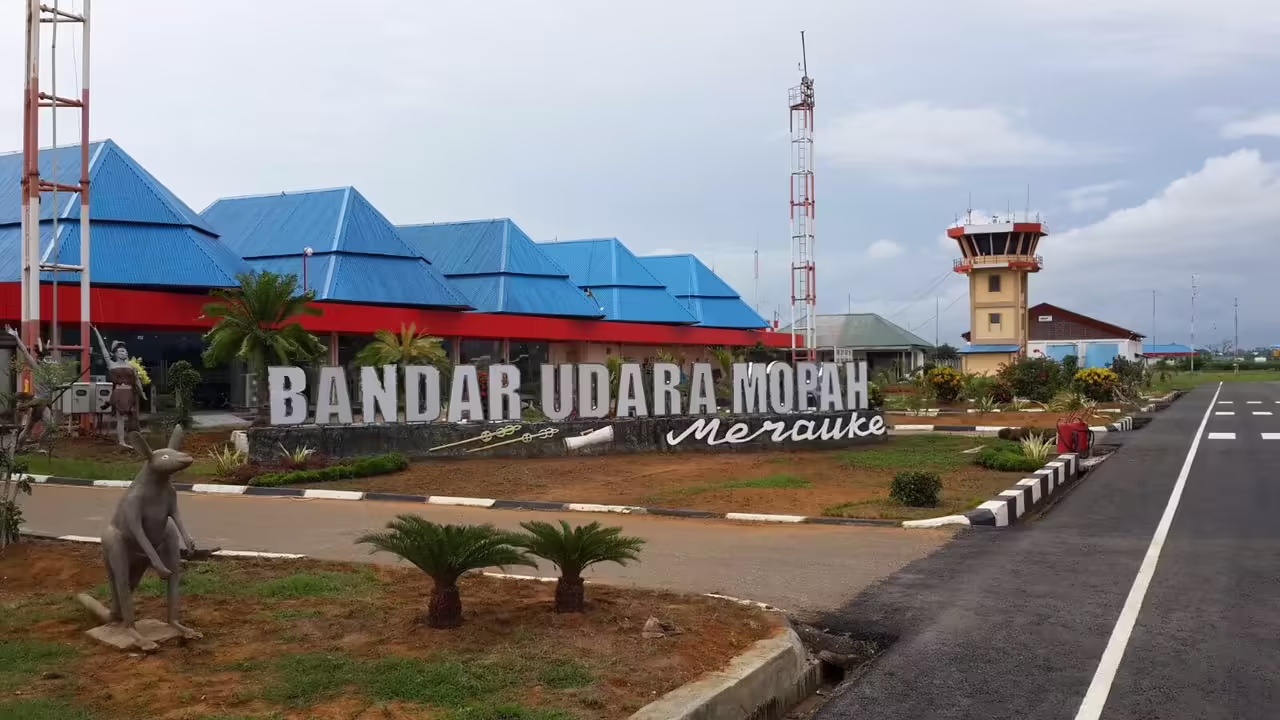 Mopah International Airport (MKQ)