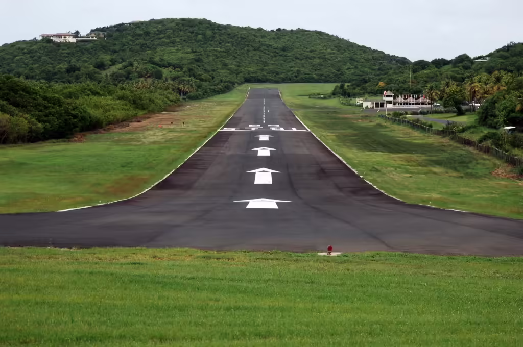 Mustique Airport (MQS)