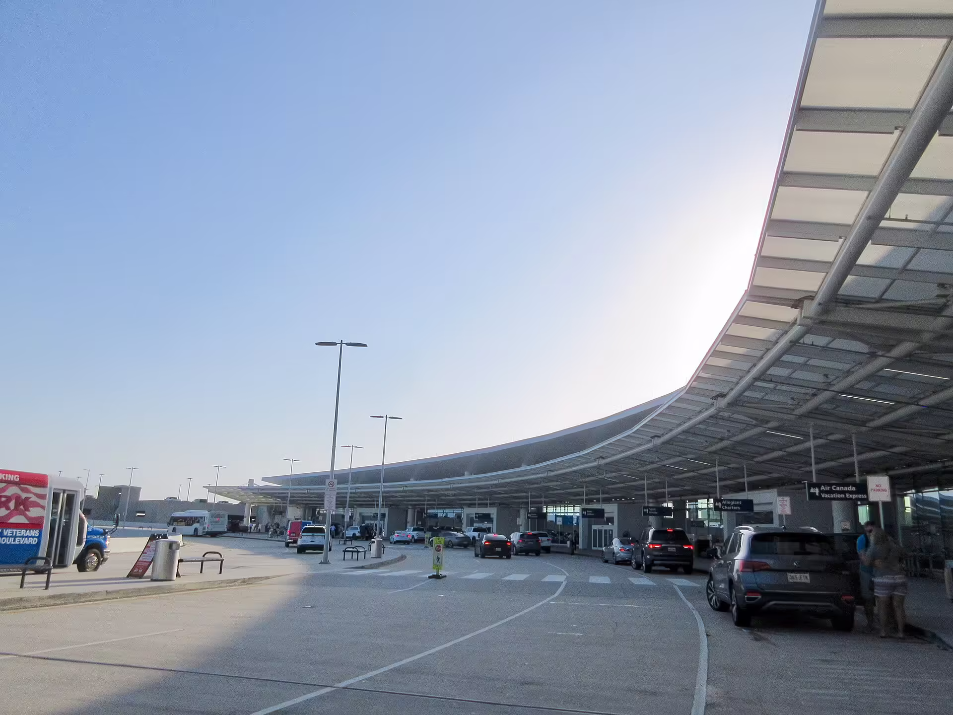 Louis Armstrong New Orleans International Airport (MSY)