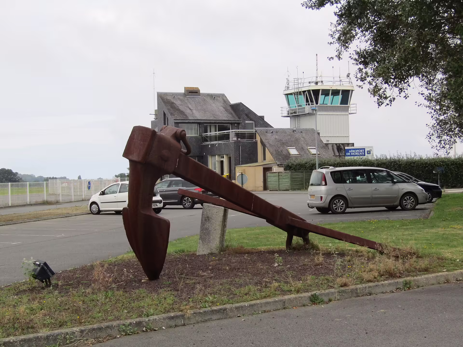 Morlaix-Ploujean Airport (MXN)