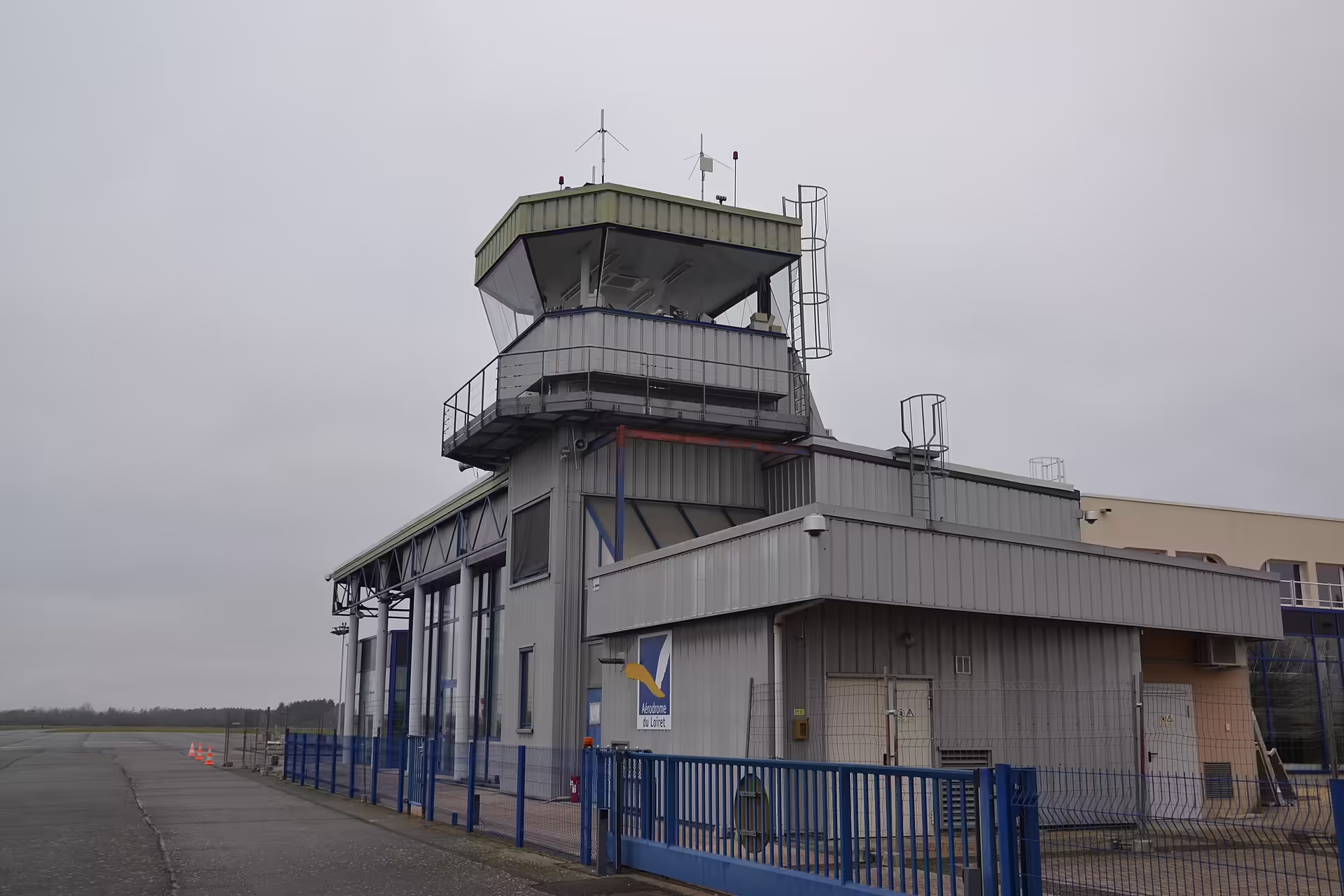 Orléans–Saint-Denis-de-l'Hôtel Airport (ORE)