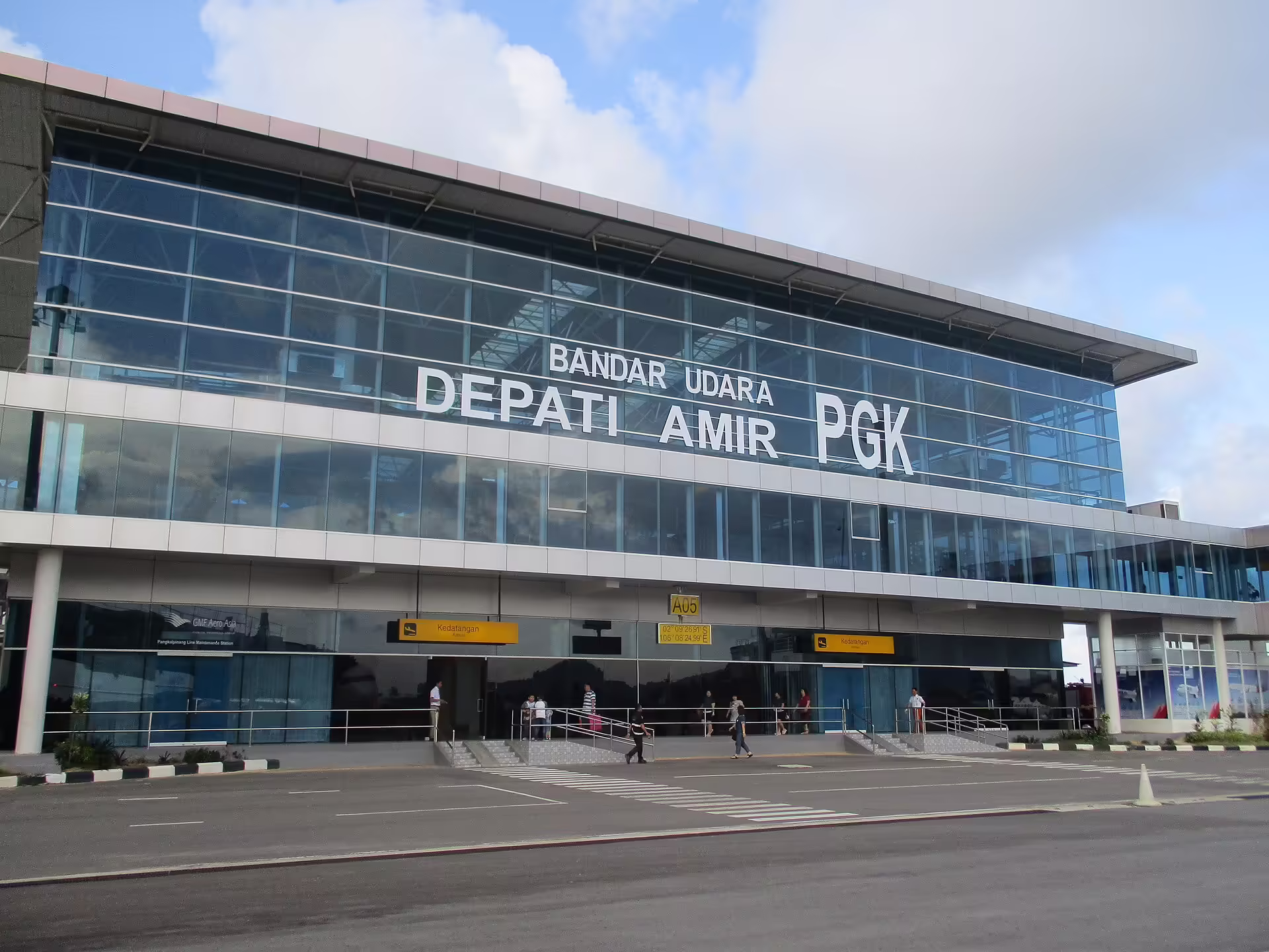 Depati Amir Airport (PGK)