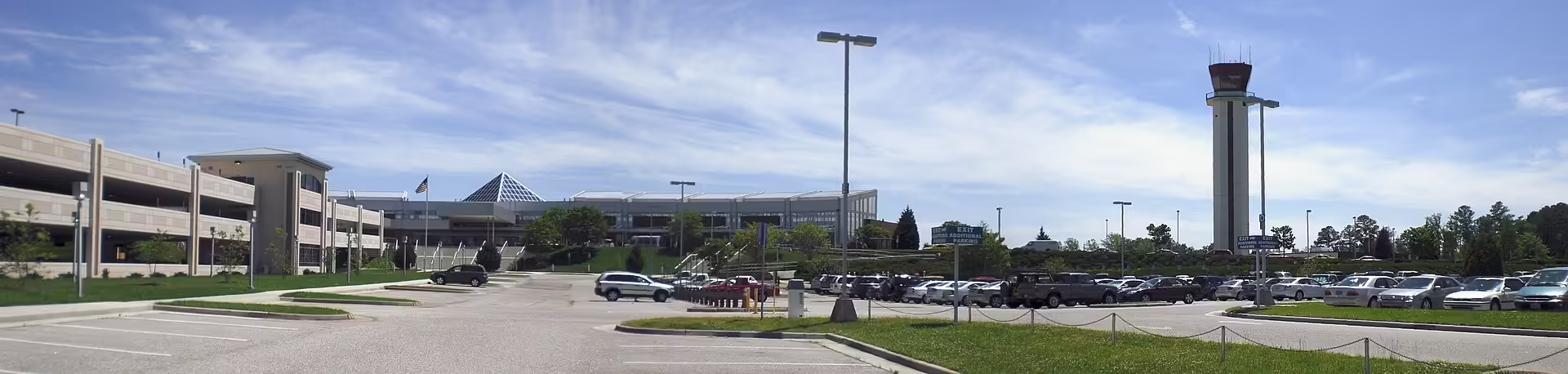 Newport News Williamsburg International Airport (PHF)
