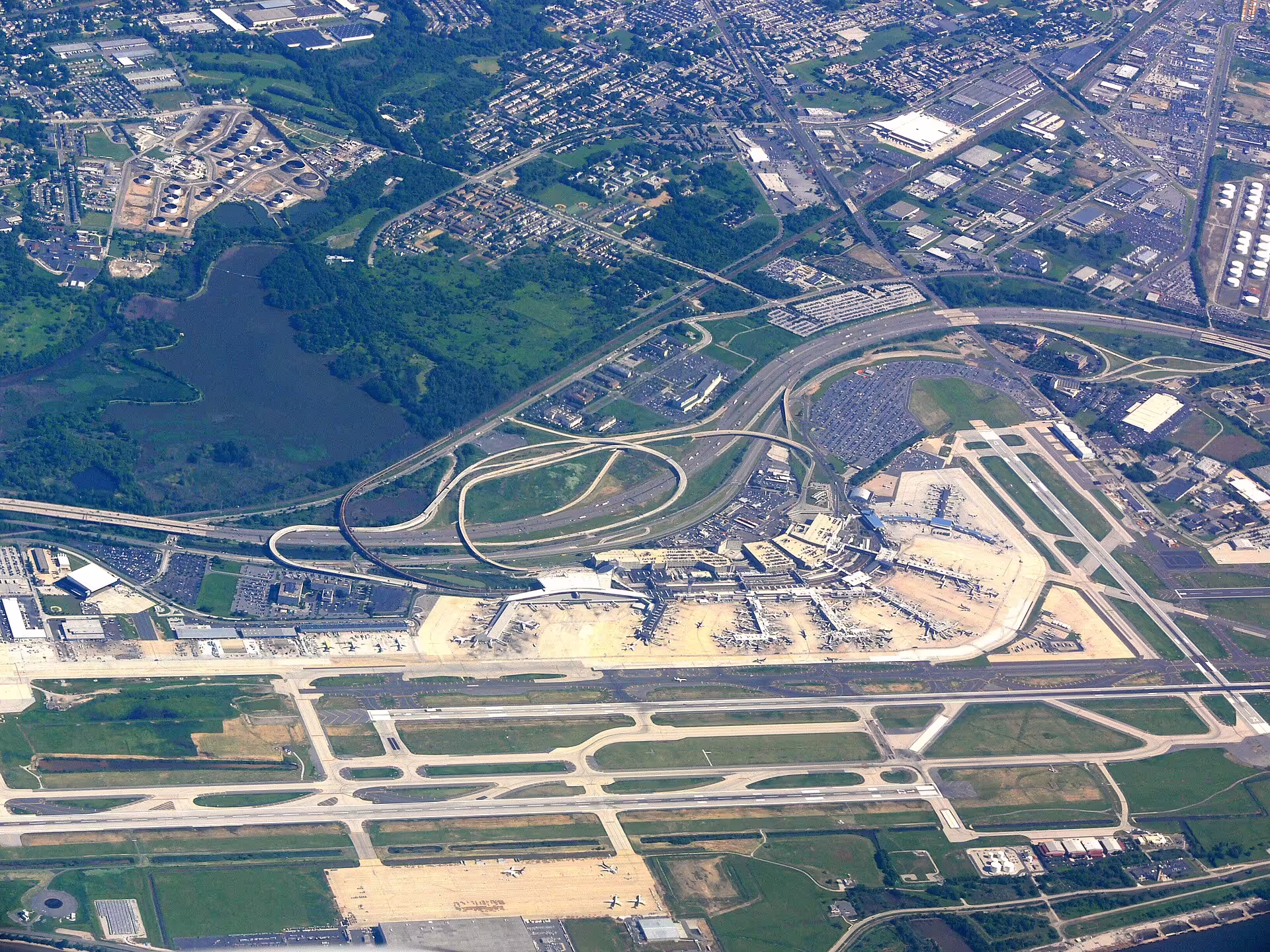 Philadelphia International Airport (PHL)