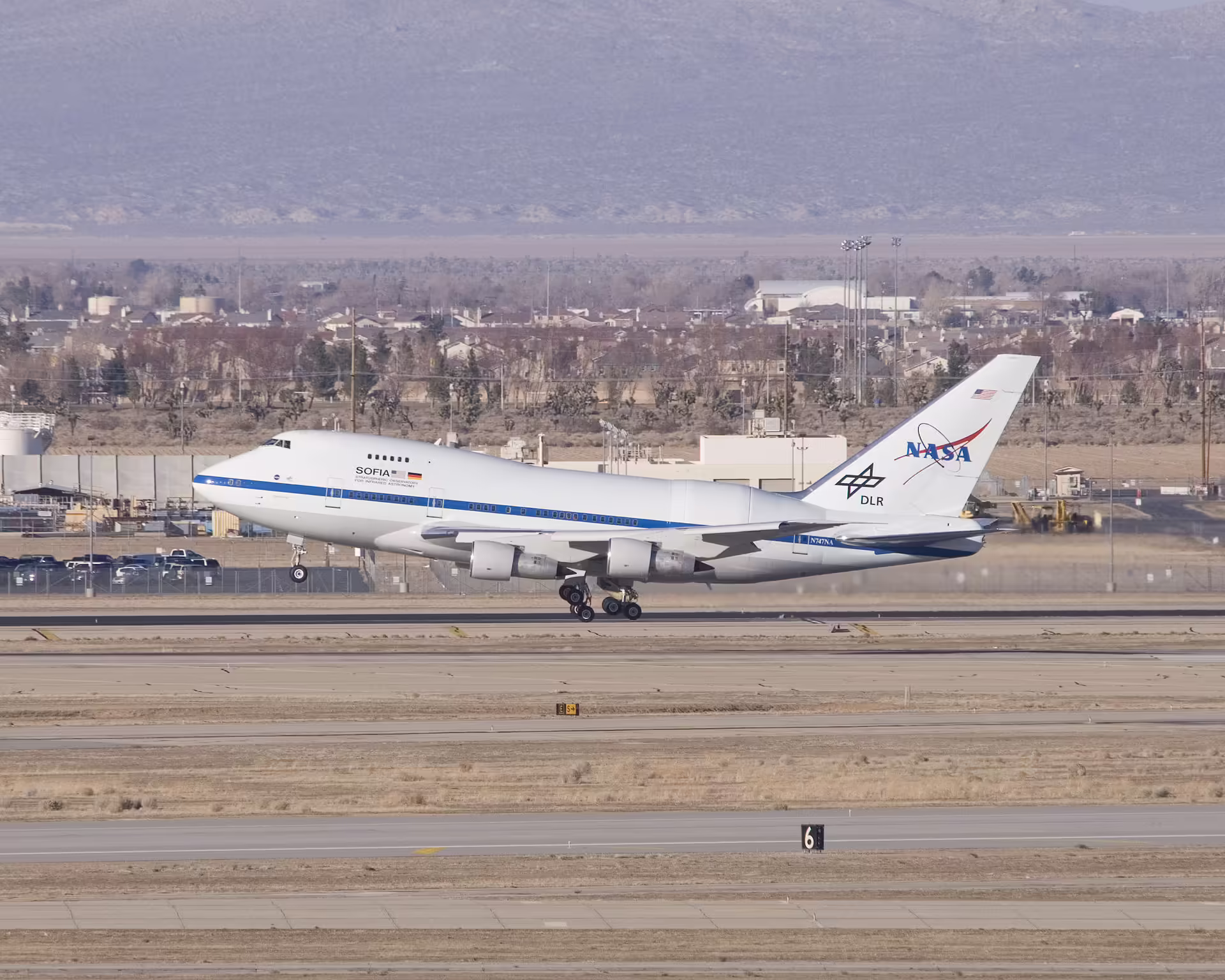 Palmdale Regional Airport / USAF Plant 42 Airport (PMD)