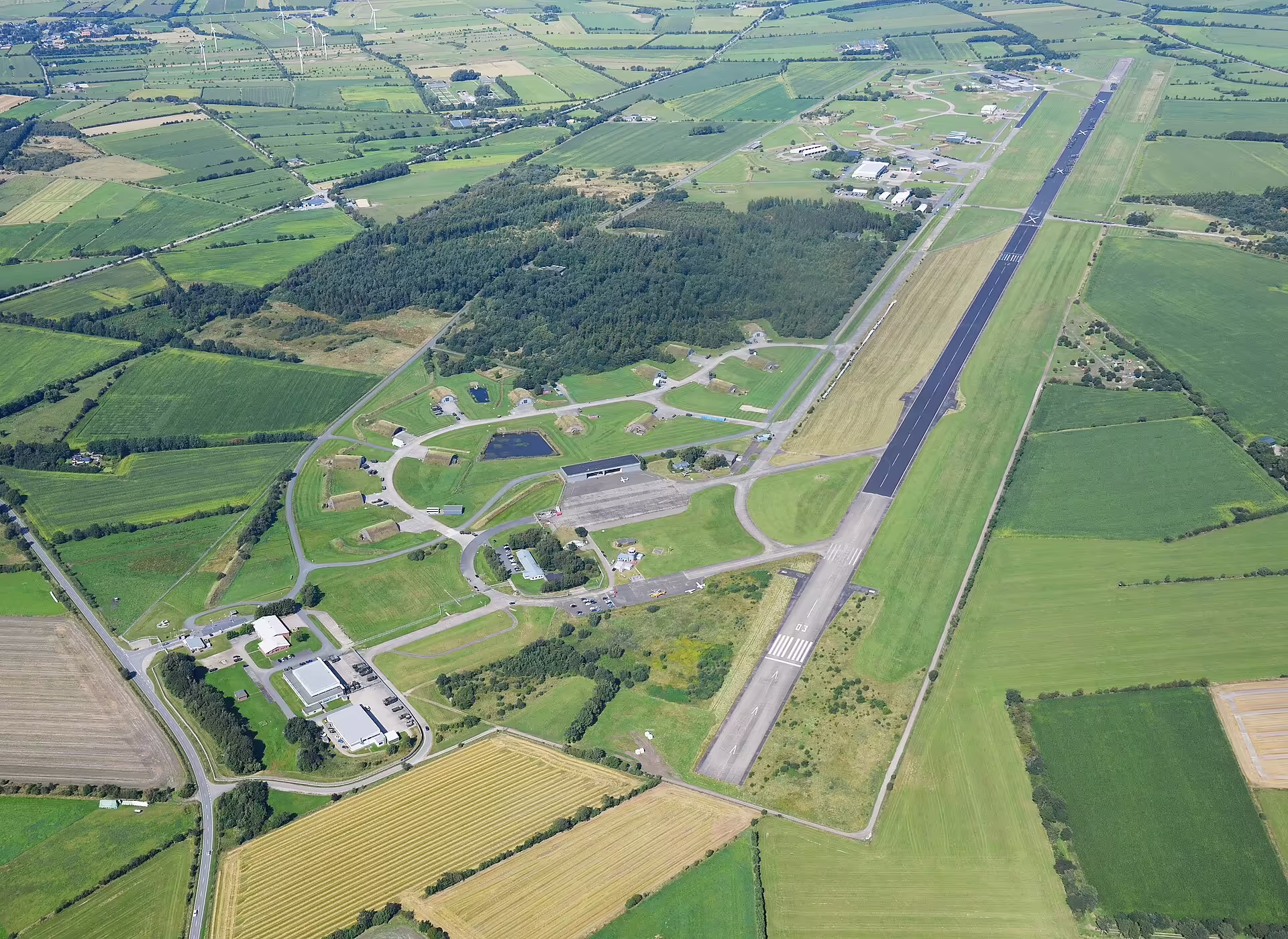 Husum-Schwesing Airport (QHU)