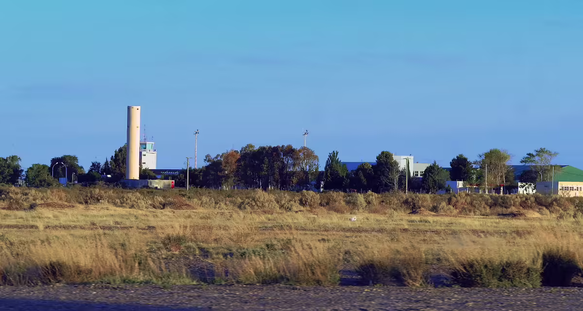 Almirante Marco Andres Zar Airport (REL)