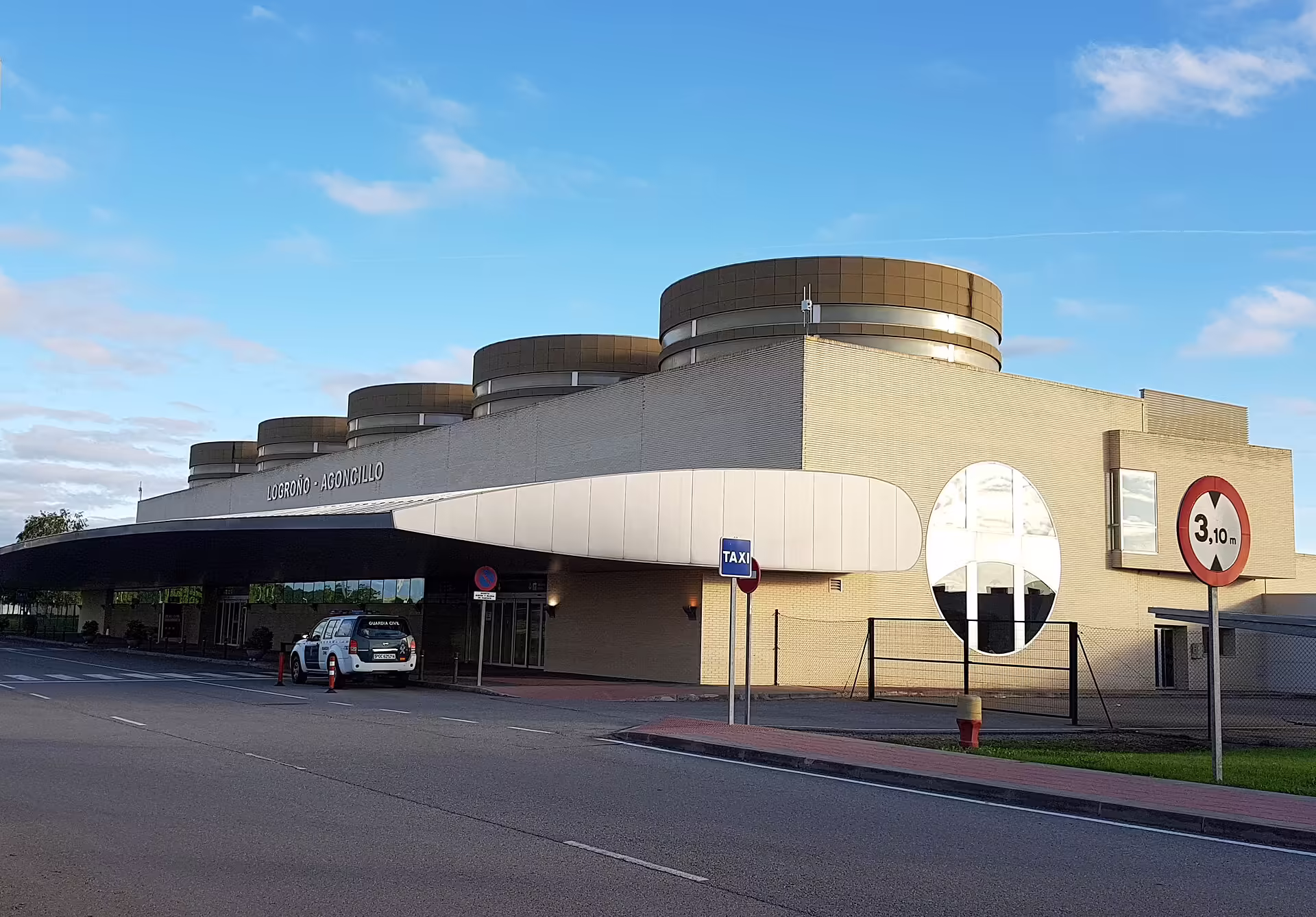 Logroño-Agoncillo Airport (RJL)