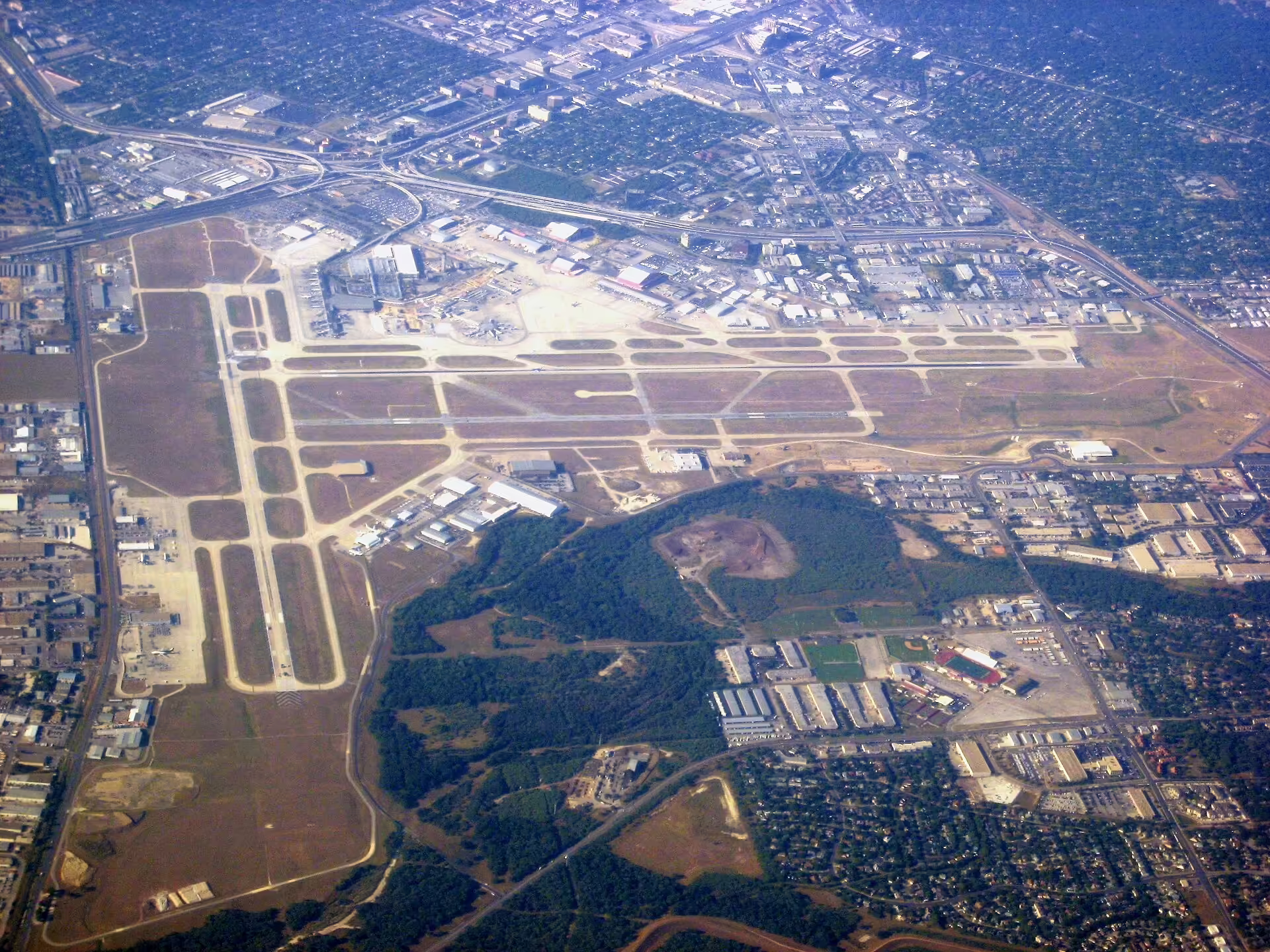 San Antonio International Airport (SAT)