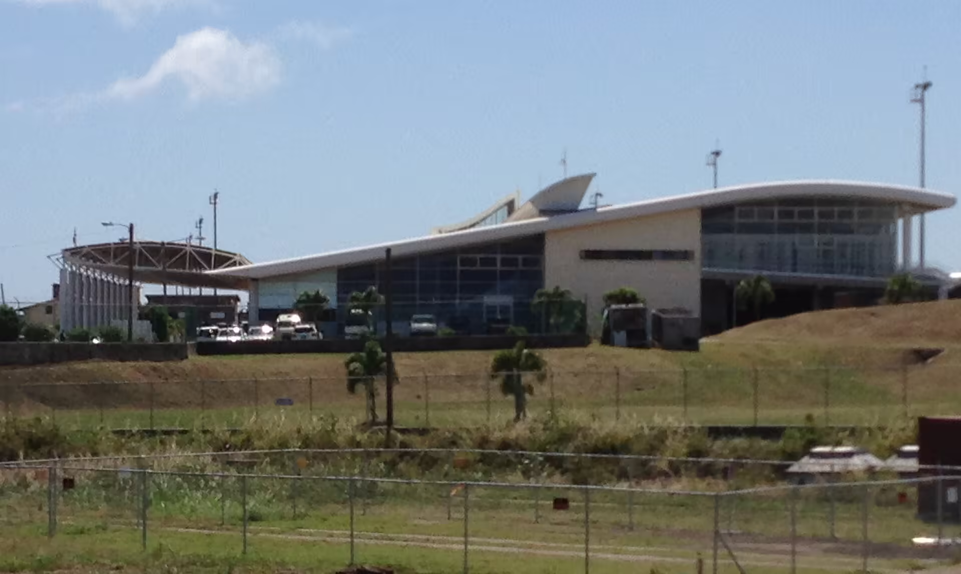 Robert L. Bradshaw International Airport (SKB)