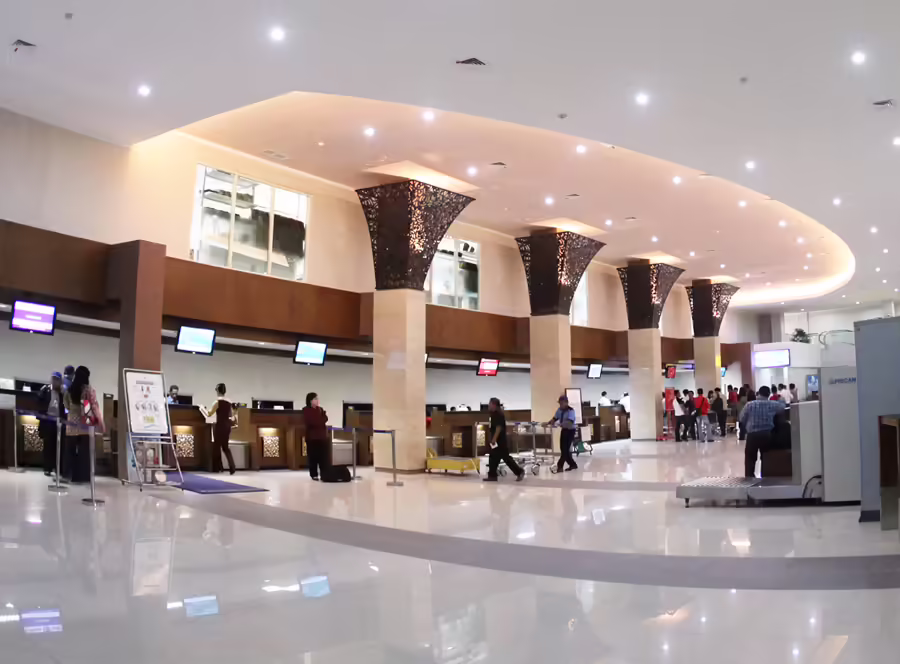 Adisoemarmo International Airport (SOC)