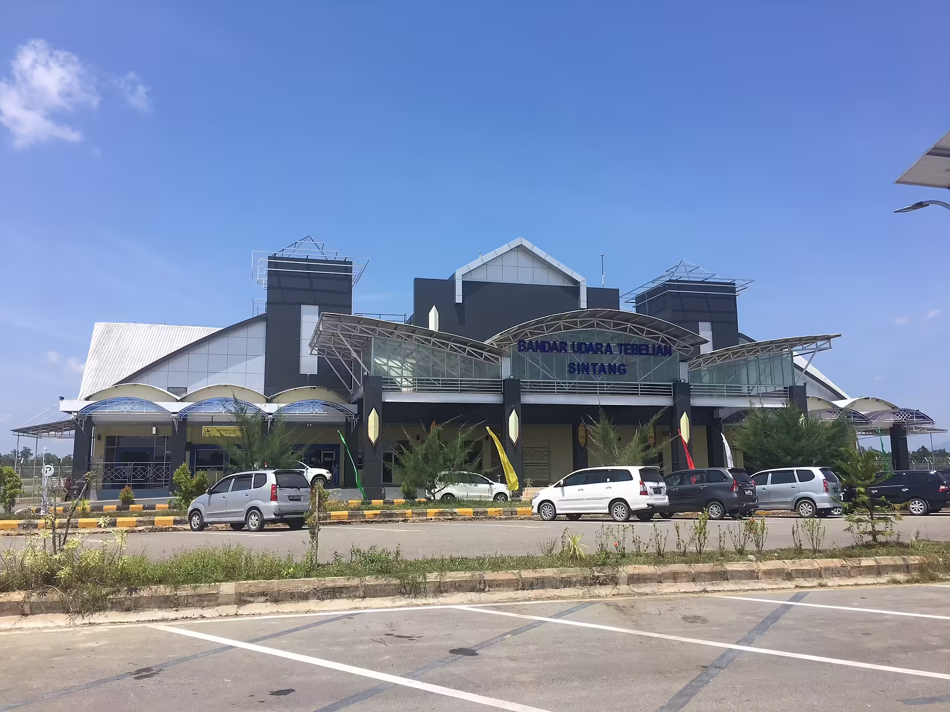 Tebelian Airport (SQG)