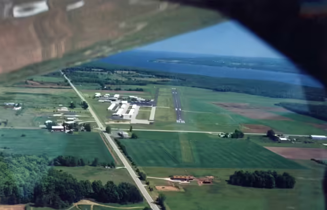Door County Cherryland Airport (SUE)