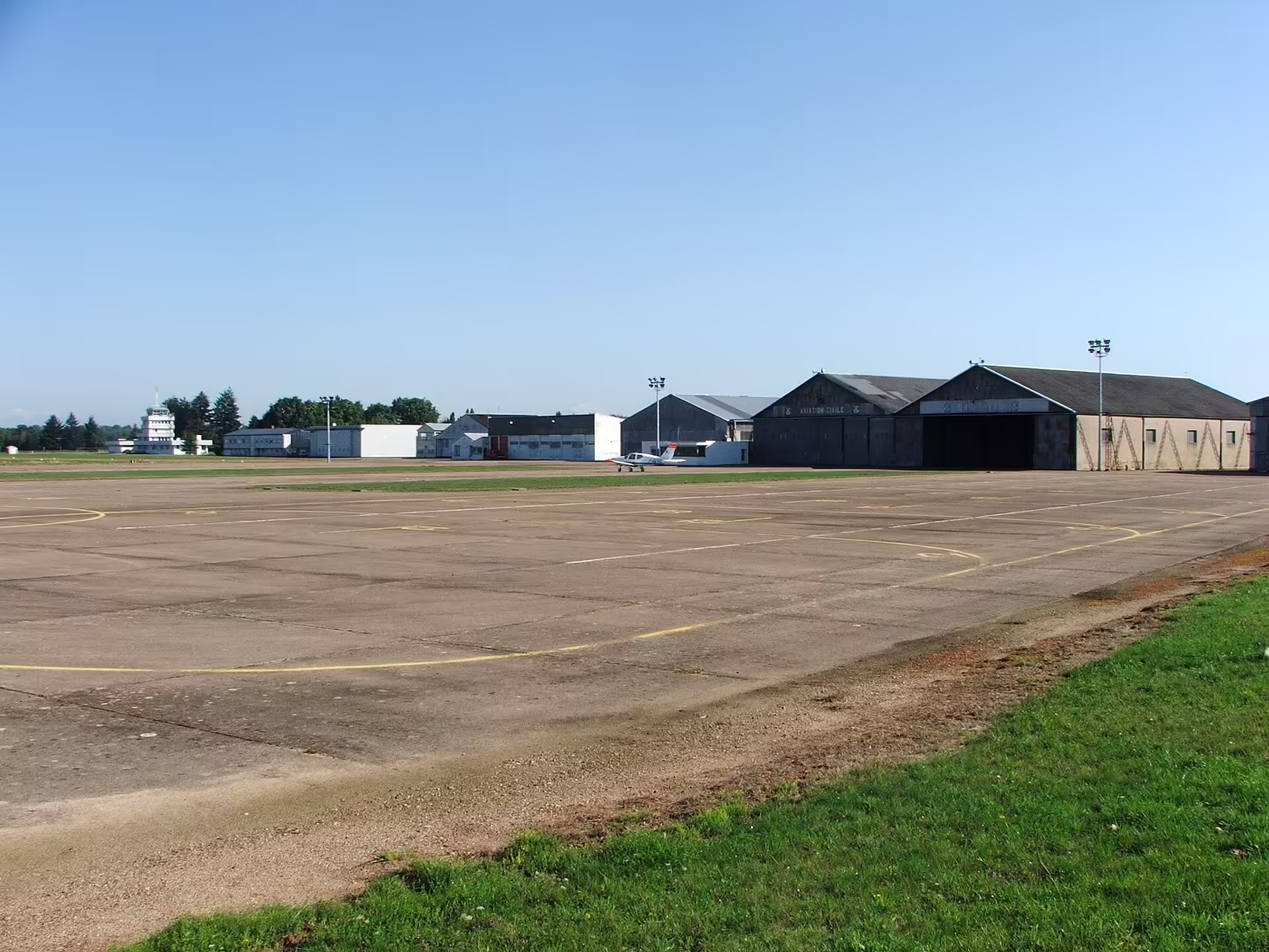 Saint-Yan Airport (SYT)