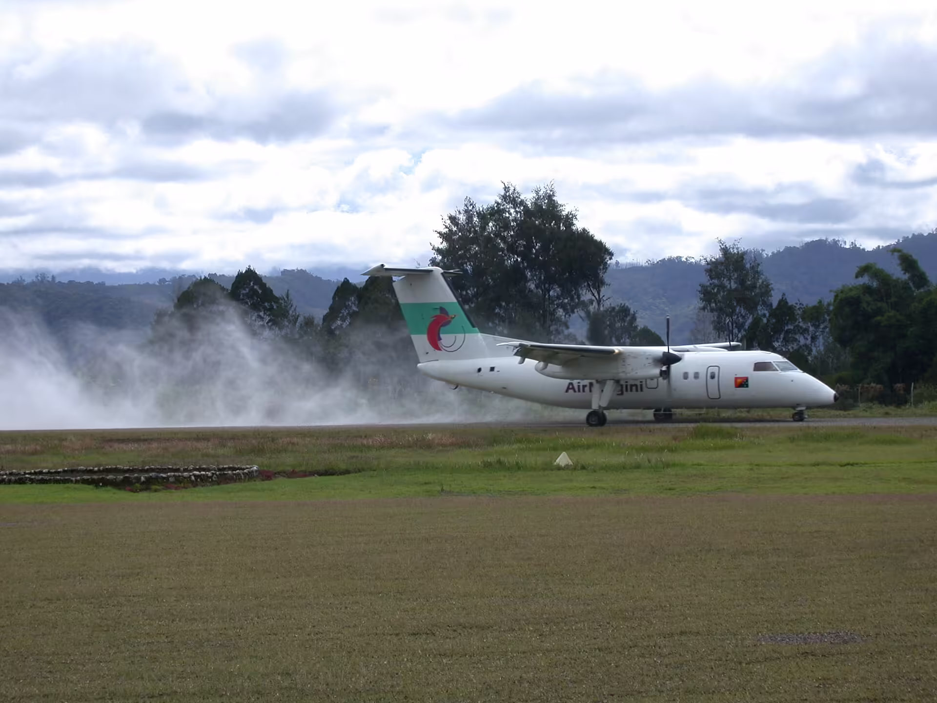 Tari Airport (TIZ)