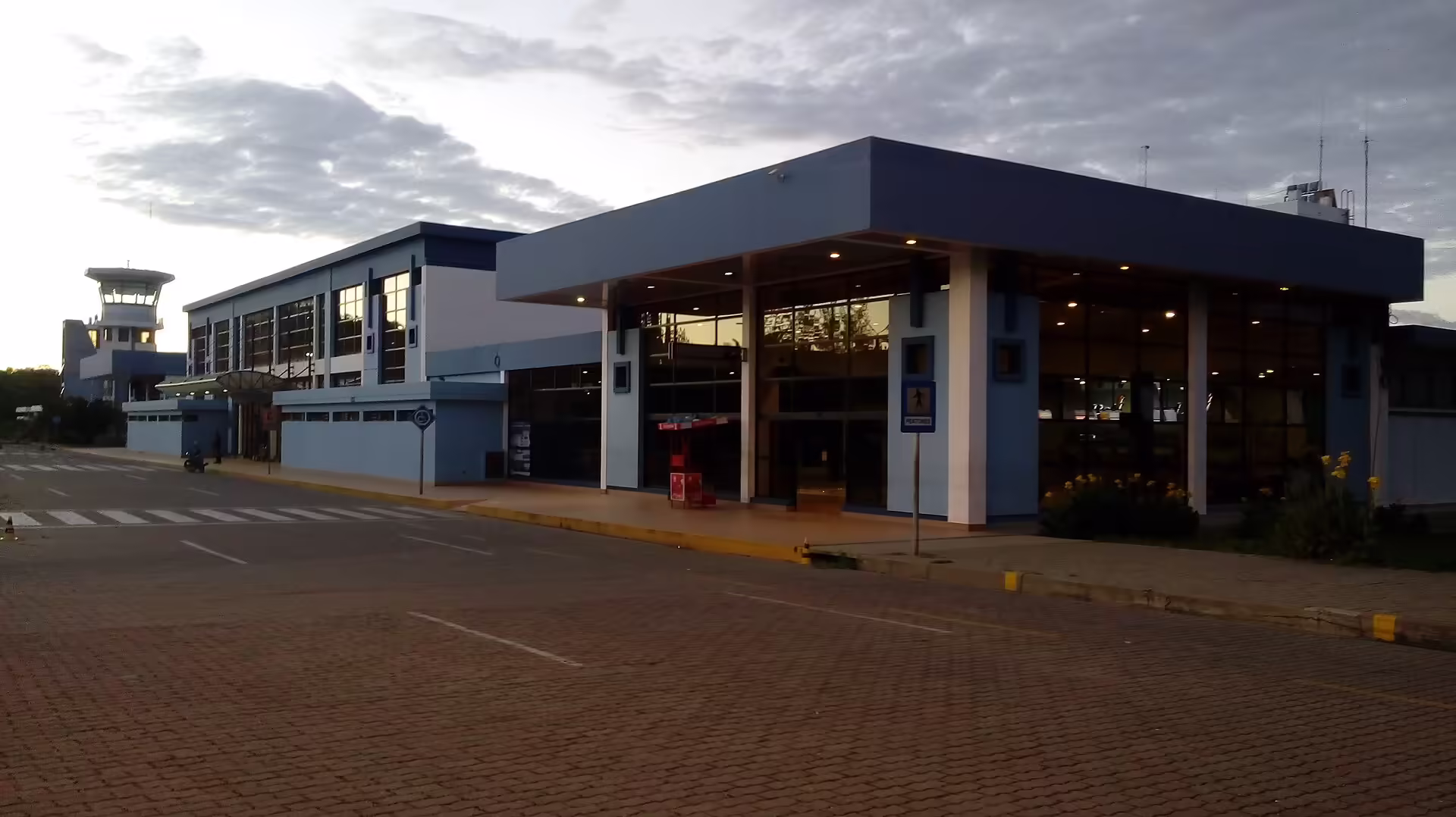 Capitan Oriel Lea Plaza Airport (TJA)