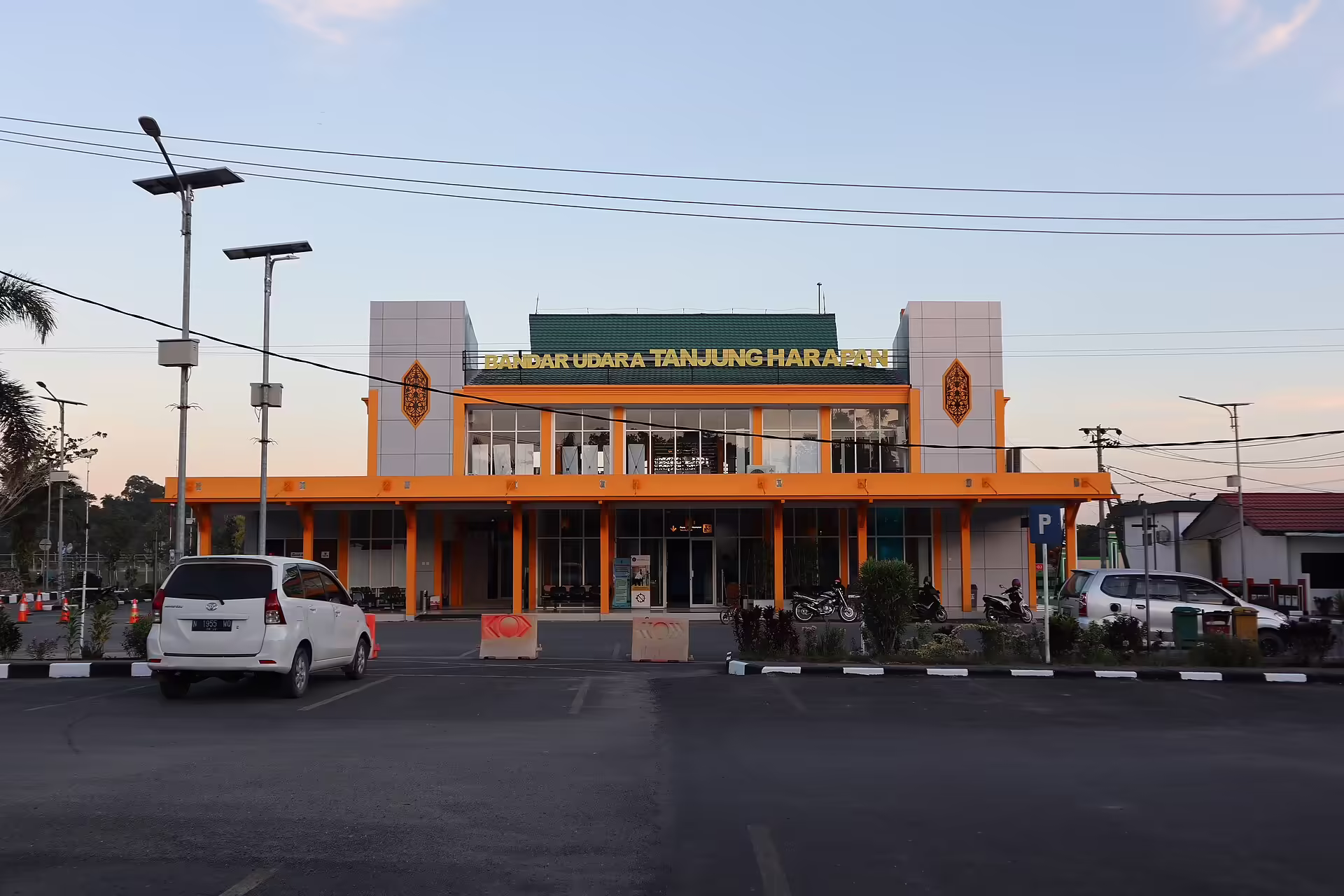 Tanjung Harapan Airport (TJS)