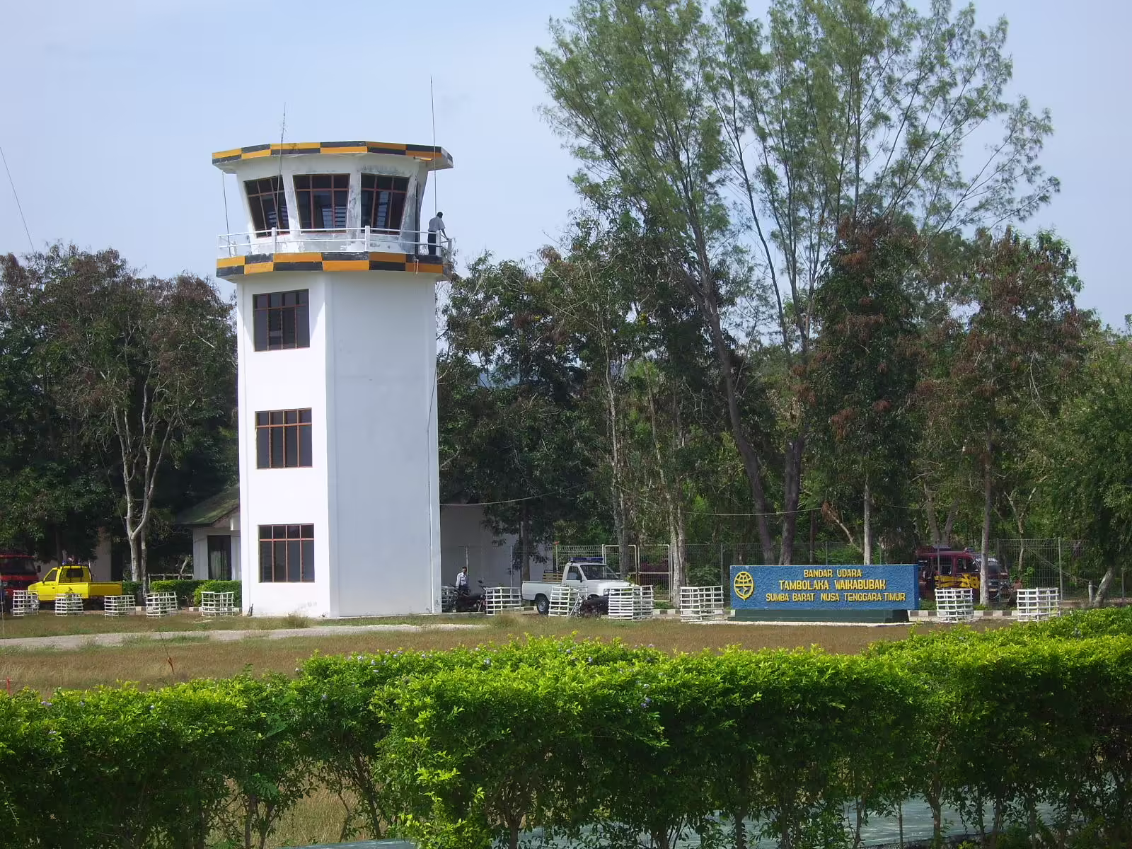 Tambolaka Airport (TMC)