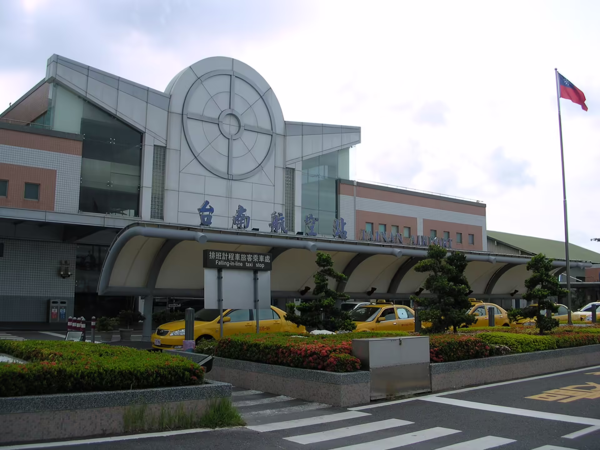 Tainan International Airport / Tainan Air Base (TNN)