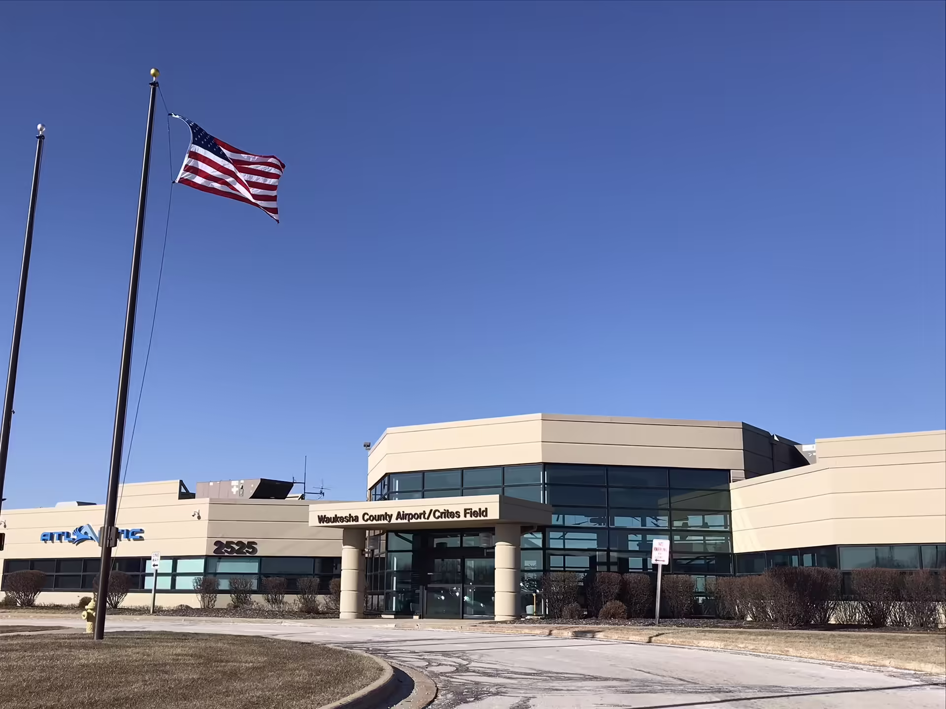 Waukesha County Airport (UES)