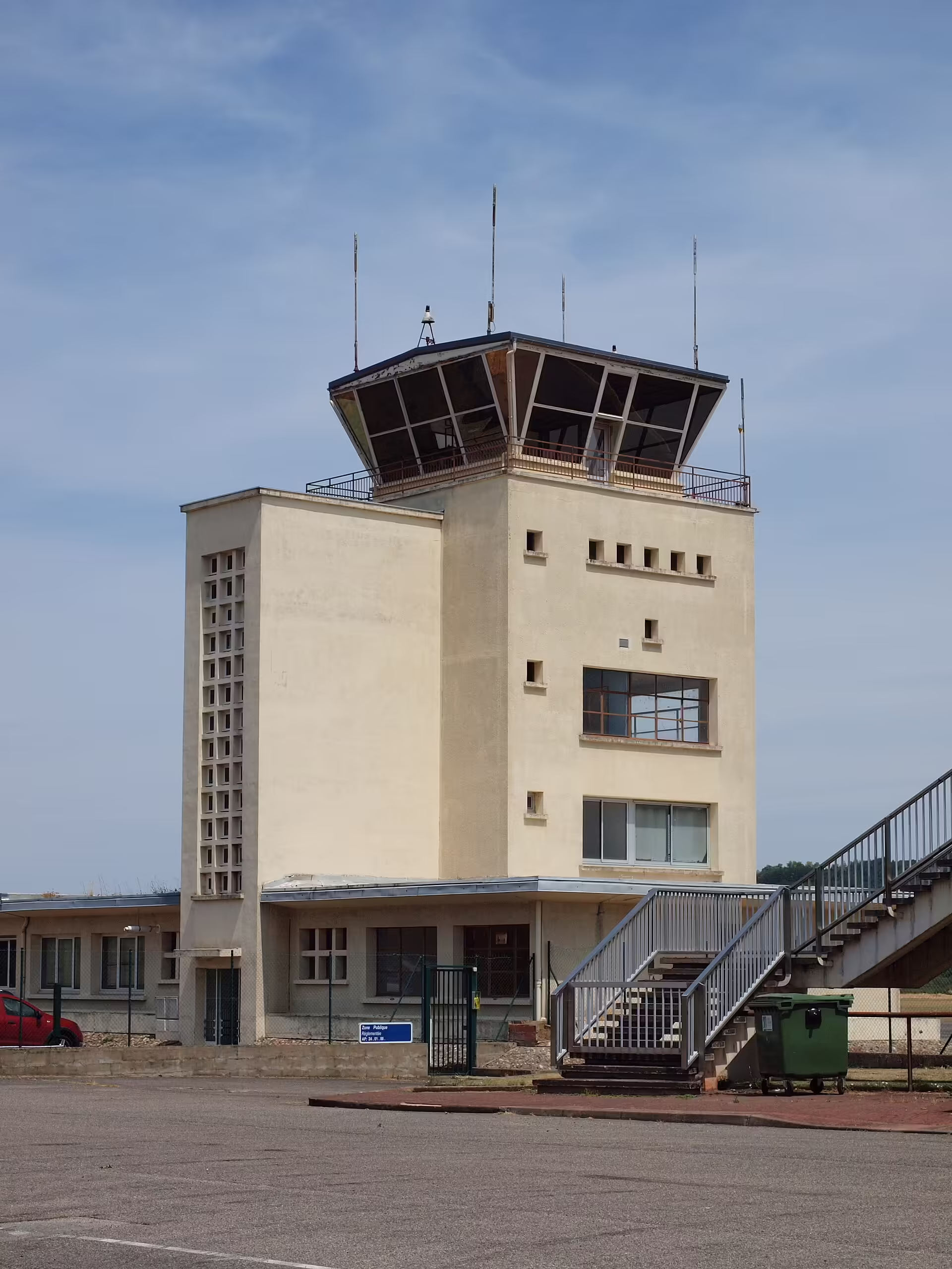 Vichy-Charmeil Airport (VHY)