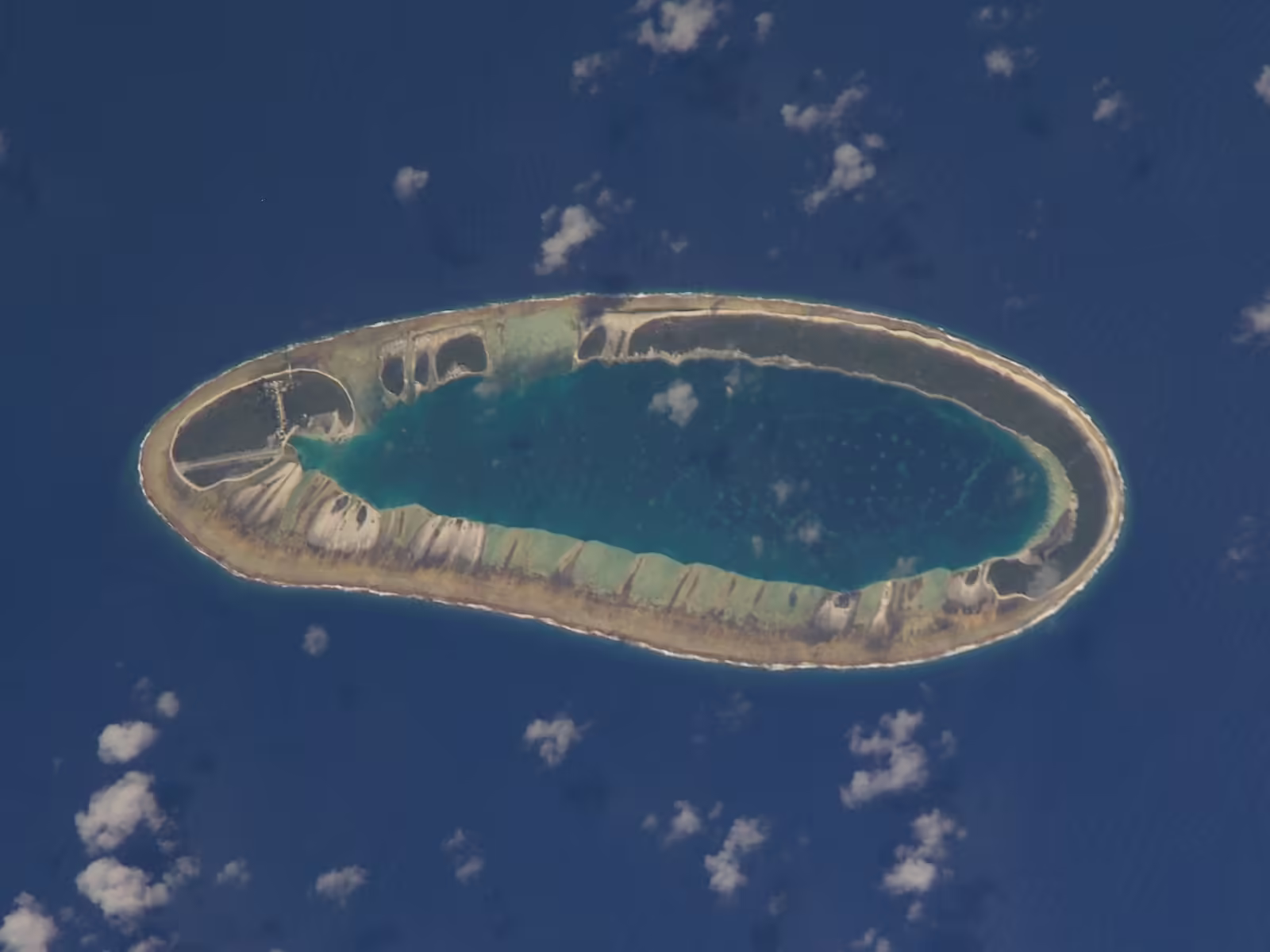 Vahitahi Airport (VHZ)