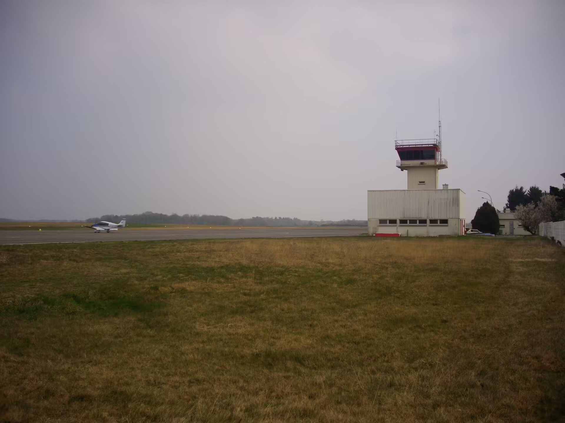 Vannes-Meucon Airport (VNE)