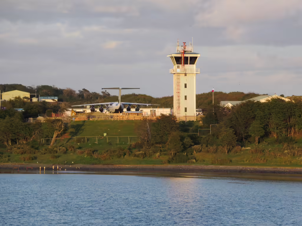 Guardia Marina Zañartu Airport (WPU)