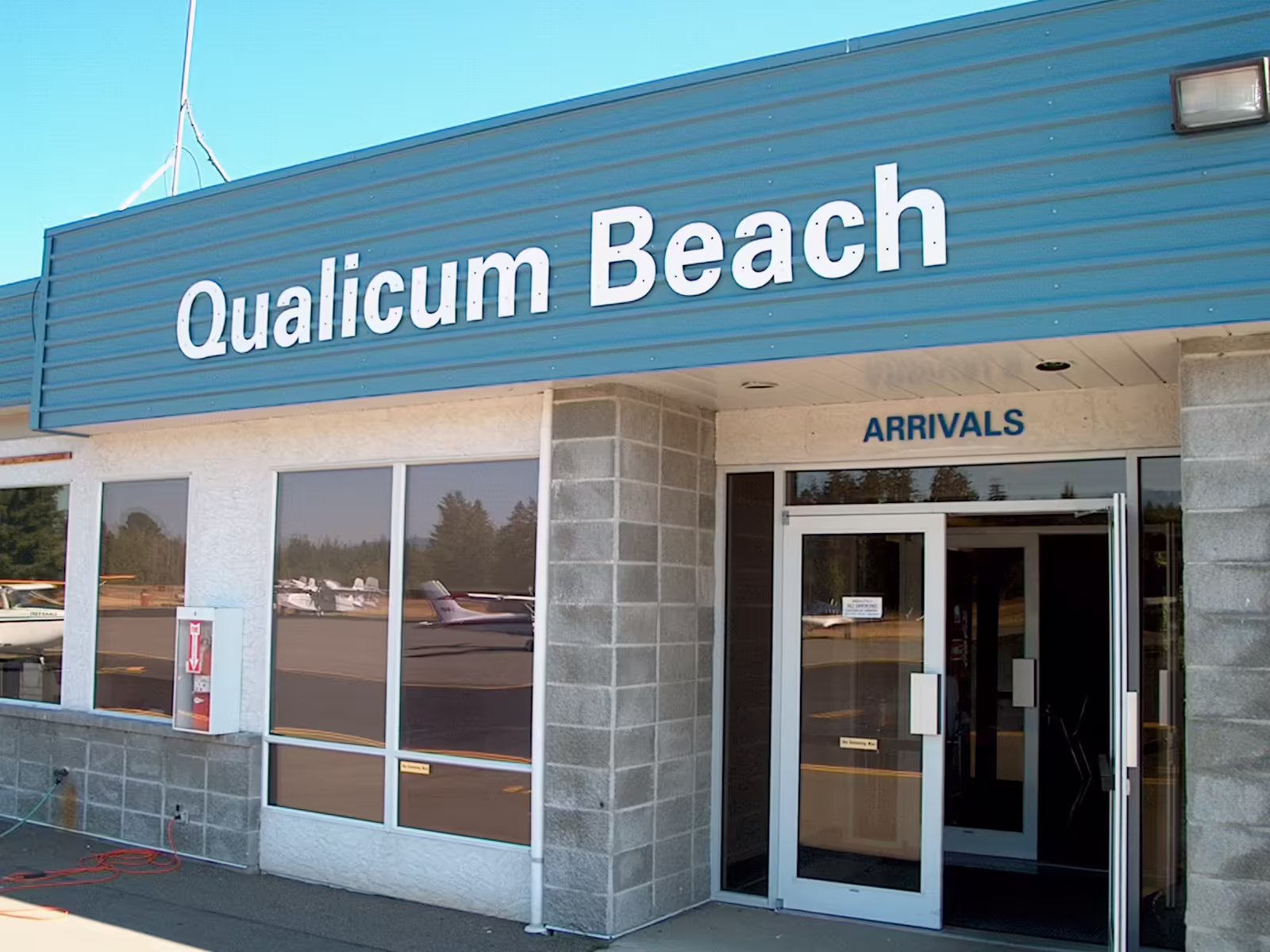 Qualicum Beach Airport (XQU)