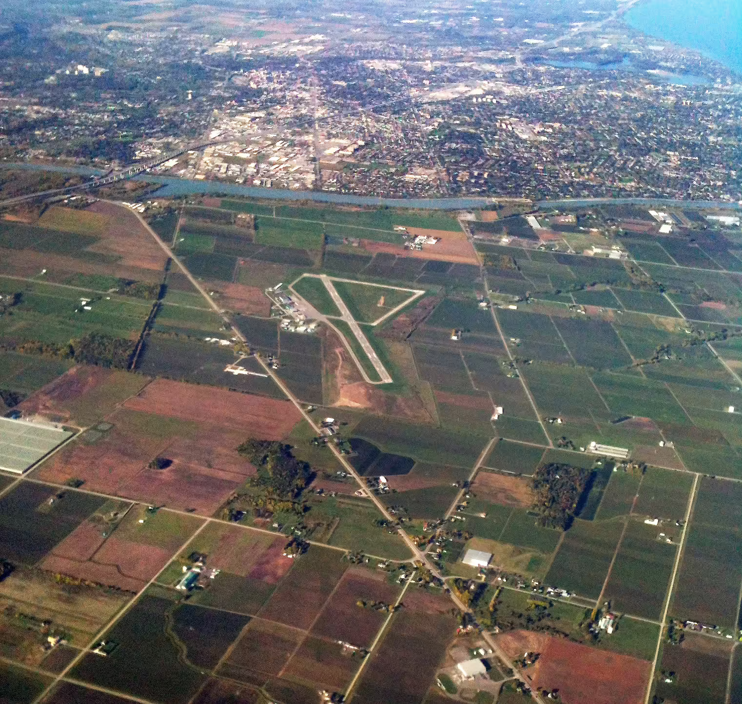 Niagara District Airport (YCM)
