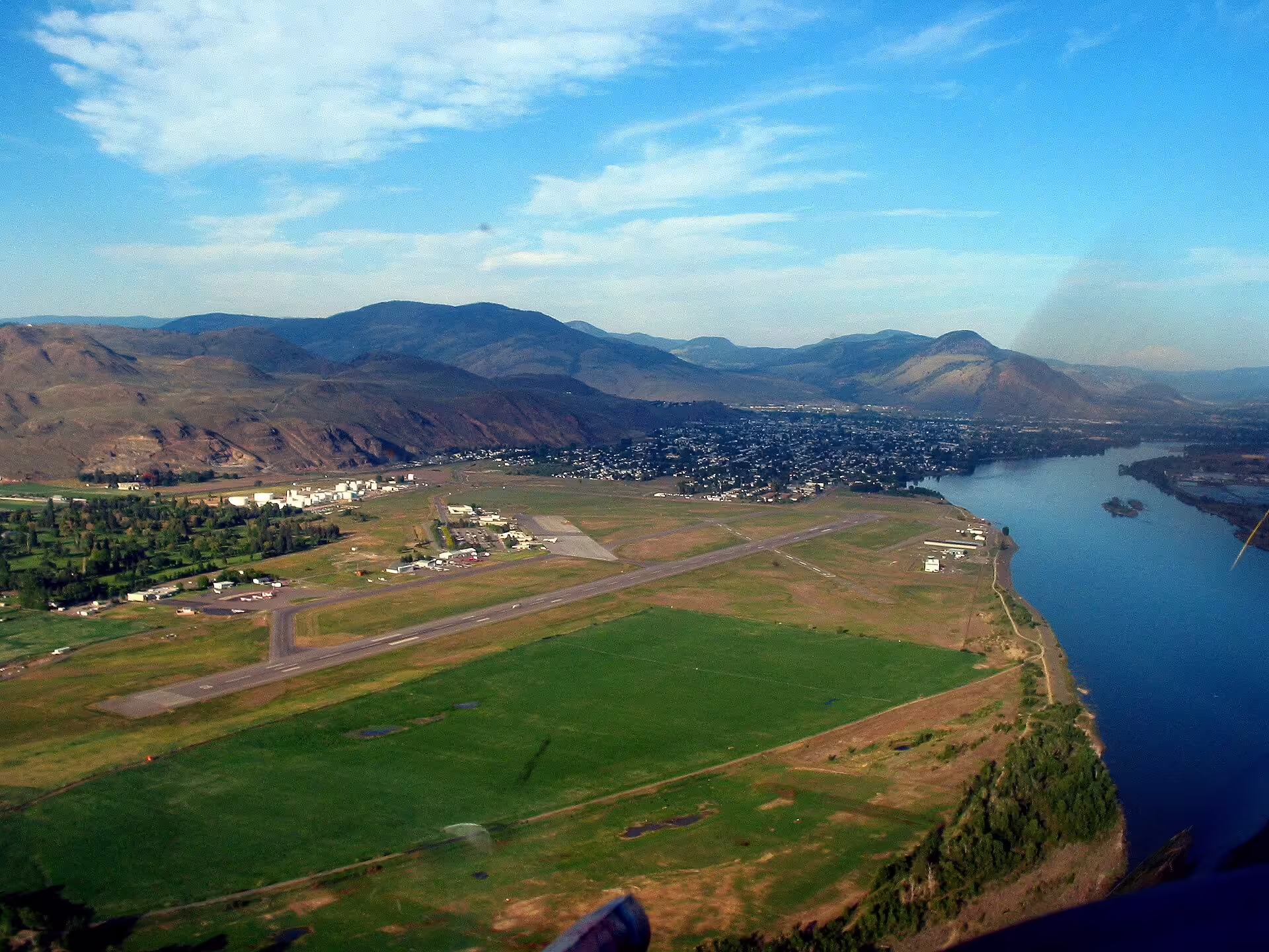 Kamloops John Moose Fulton Field Regional Airport (YKA)