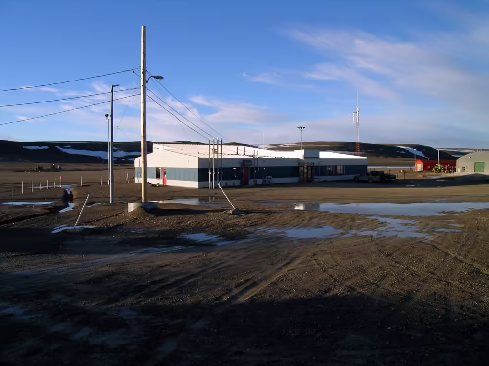 Resolute Bay Airport (YRB)