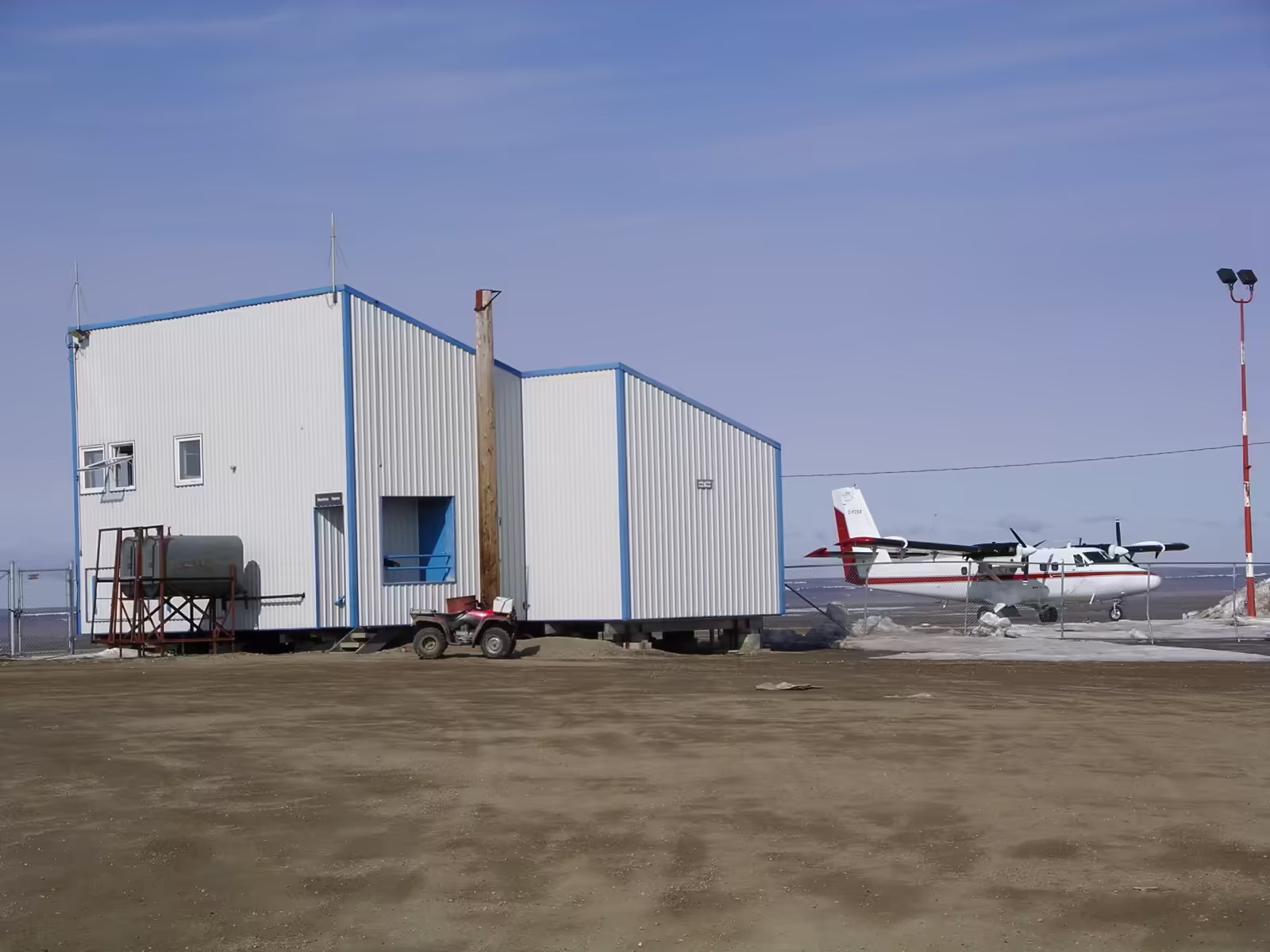 Sachs Harbour (David Nasogaluak Jr. Saaryuaq) Airport (YSY)
