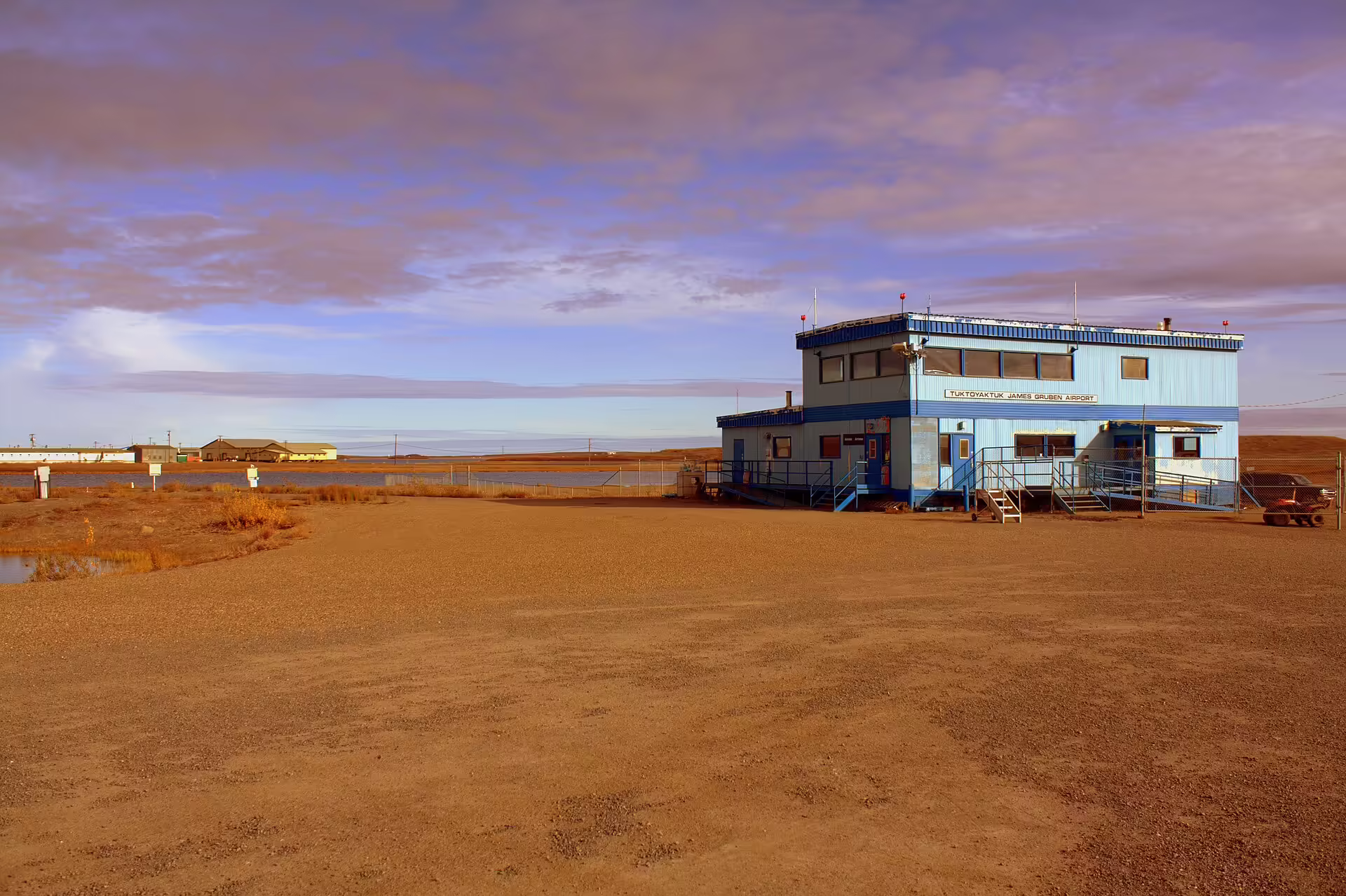 Tuktoyaktuk / James Gruben Airport (YUB)
