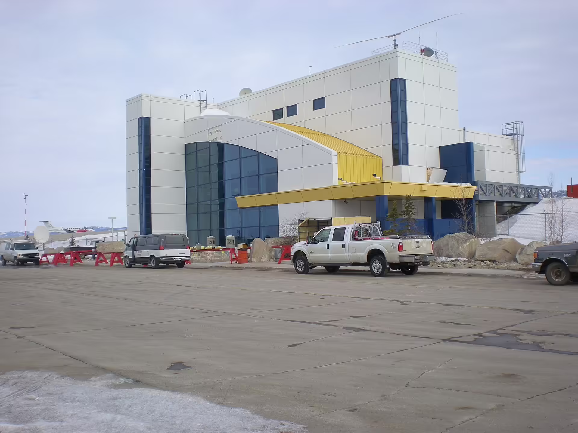 Norman Wells Airport (YVQ)