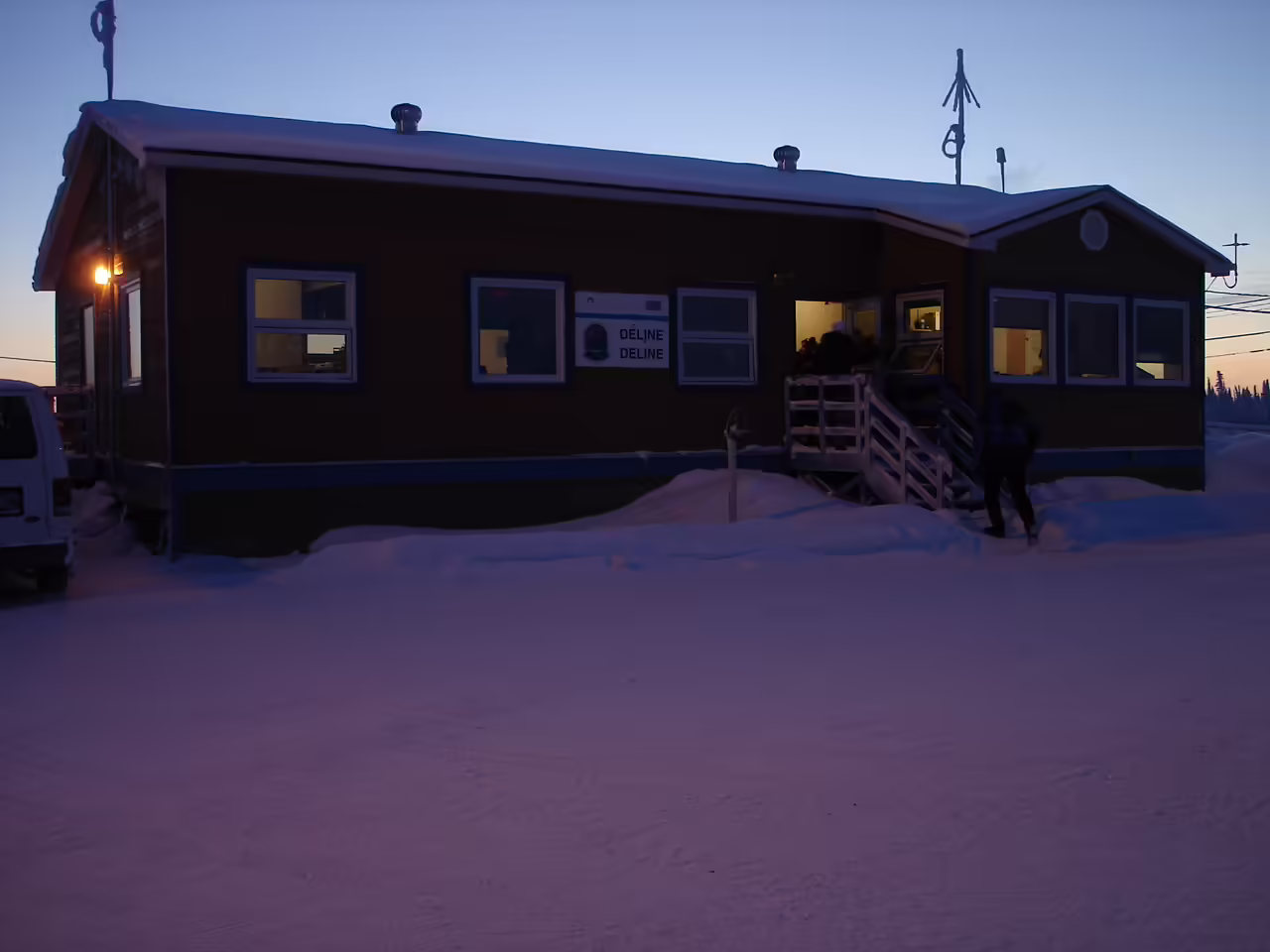 Déline Airport (YWJ)