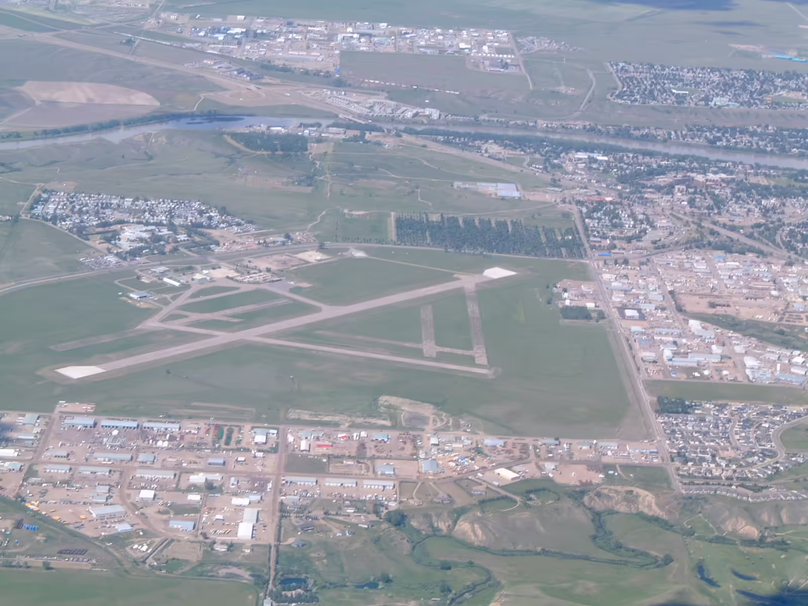 Medicine Hat Regional Airport (YXH)