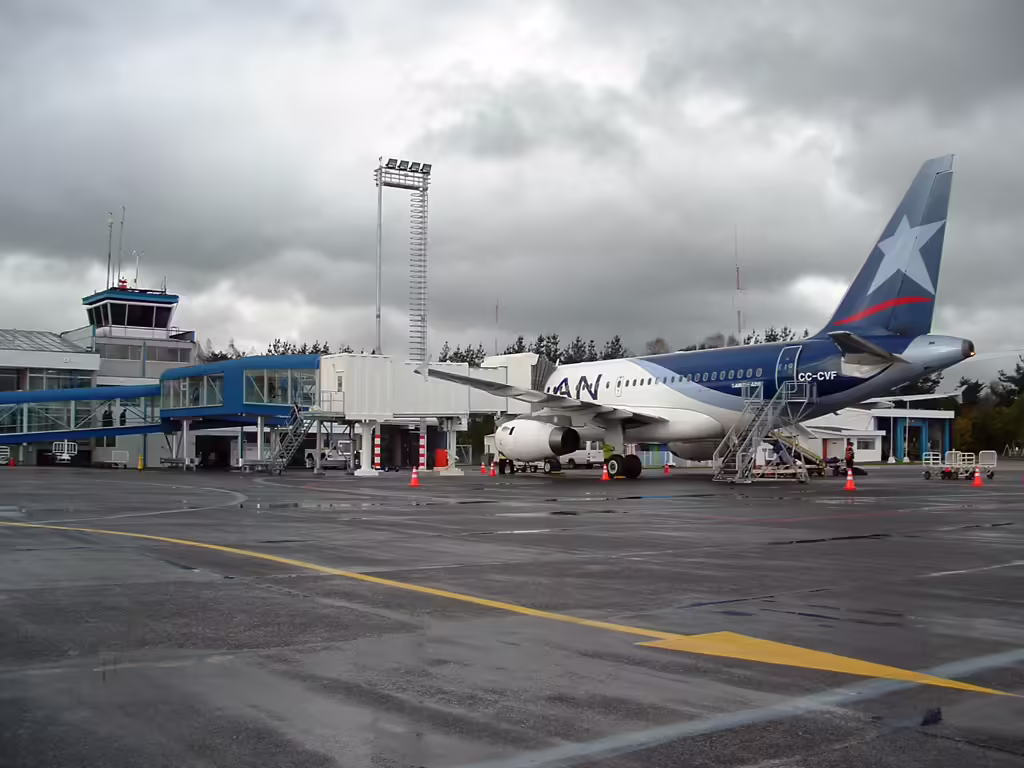 Cañal Bajo Carlos Hott Siebert Airport (ZOS)