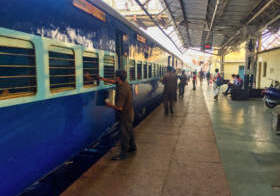 Vlak v stanici Ágra